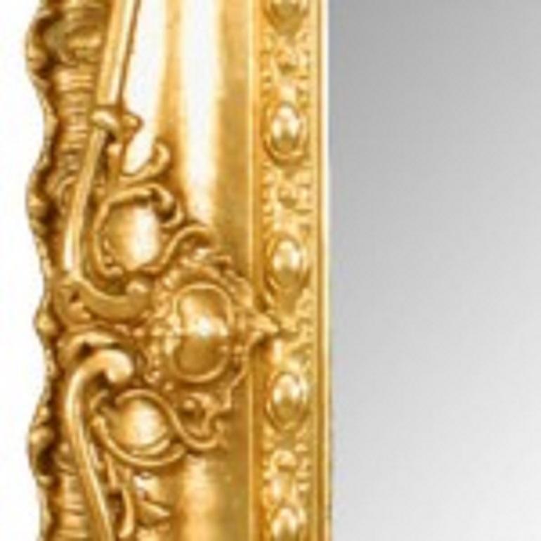 Specchio da parete in legno dorato intagliato in stile Luigi XV francese In condizioni buone in vendita a Queens, NY
