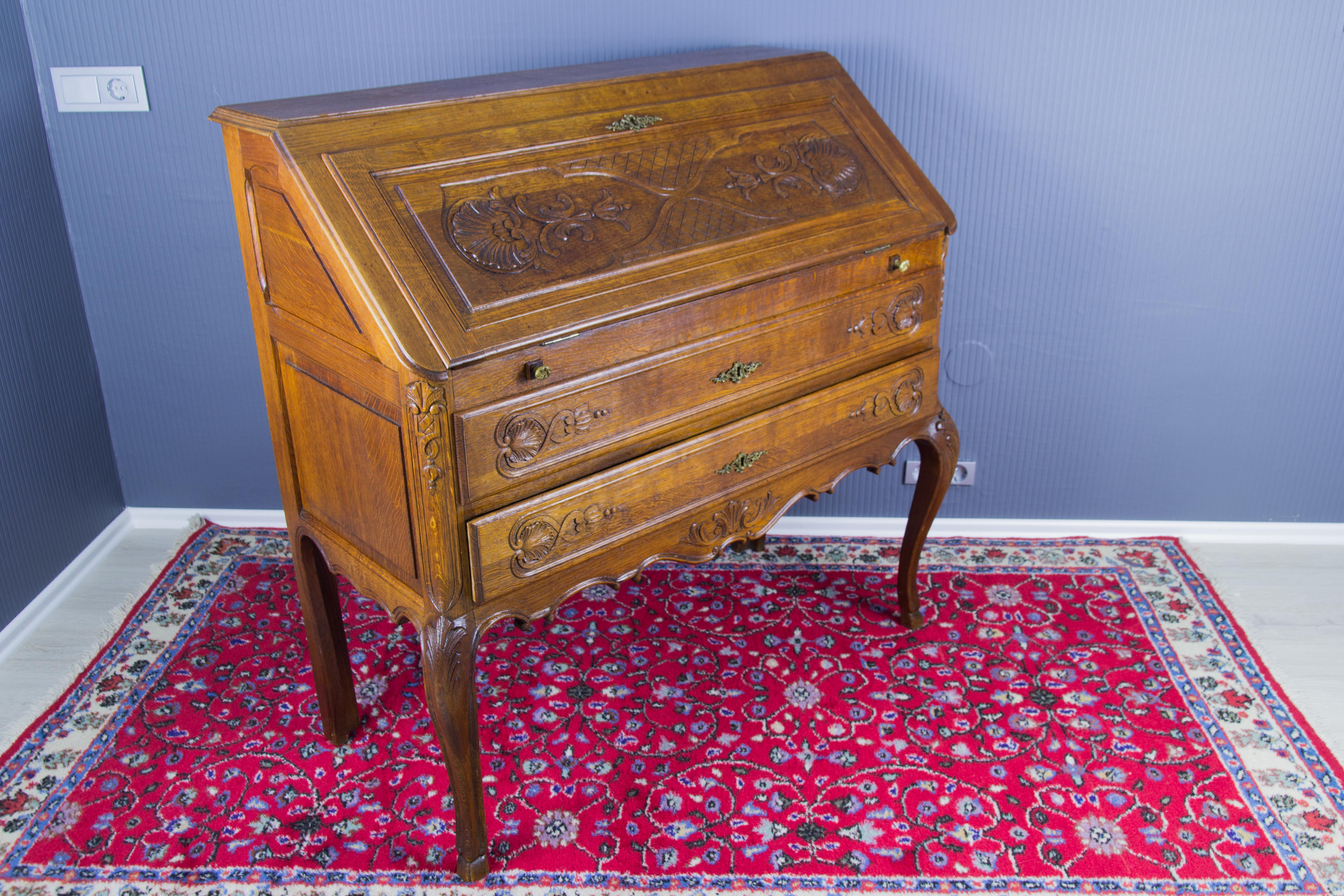 Mid-20th Century French Louis XV Style Carved Oak Drop Front Secretary Bureau, 1930s