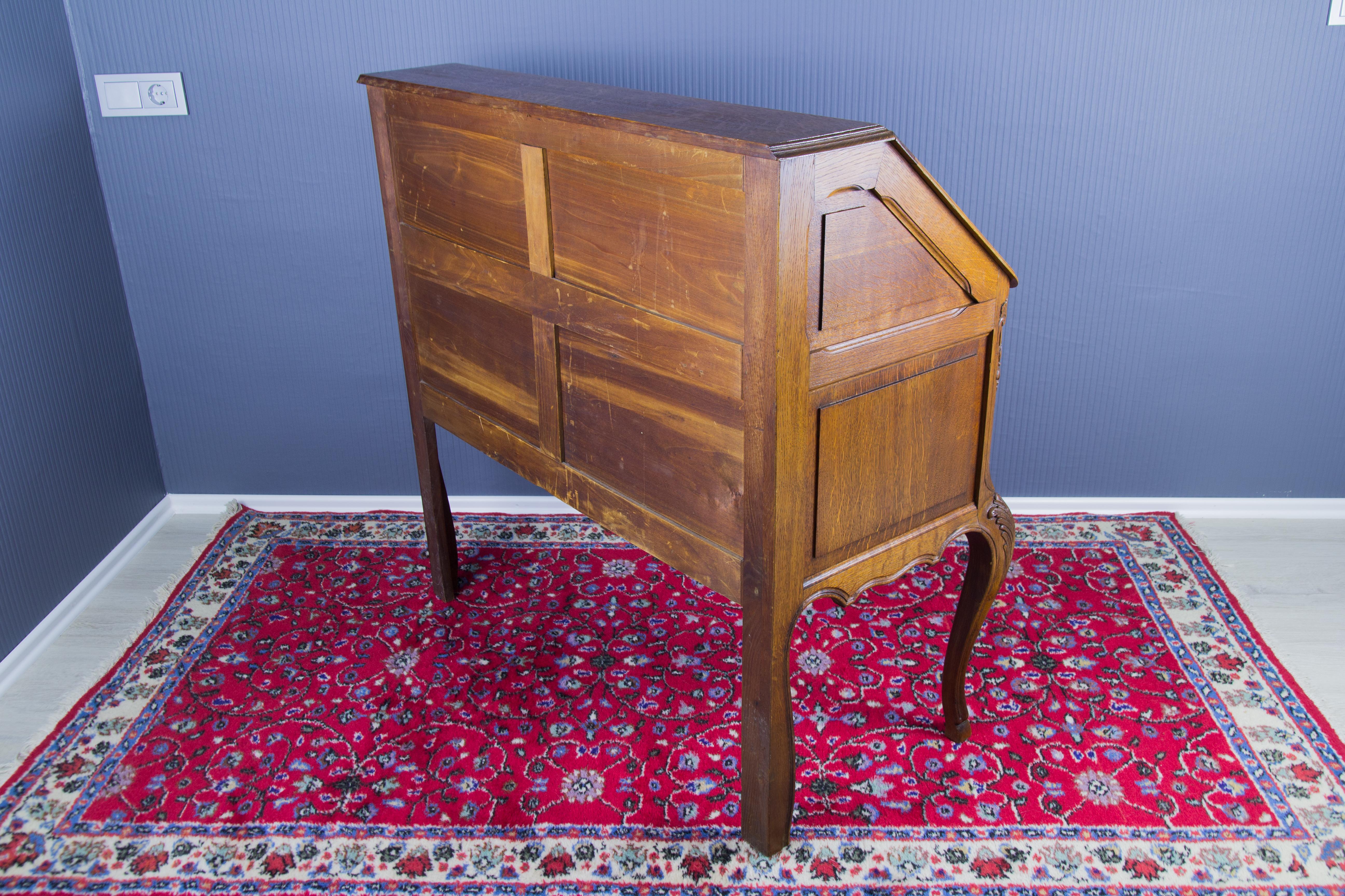 French Louis XV Style Carved Oak Drop Front Secretary Bureau, 1930s 1