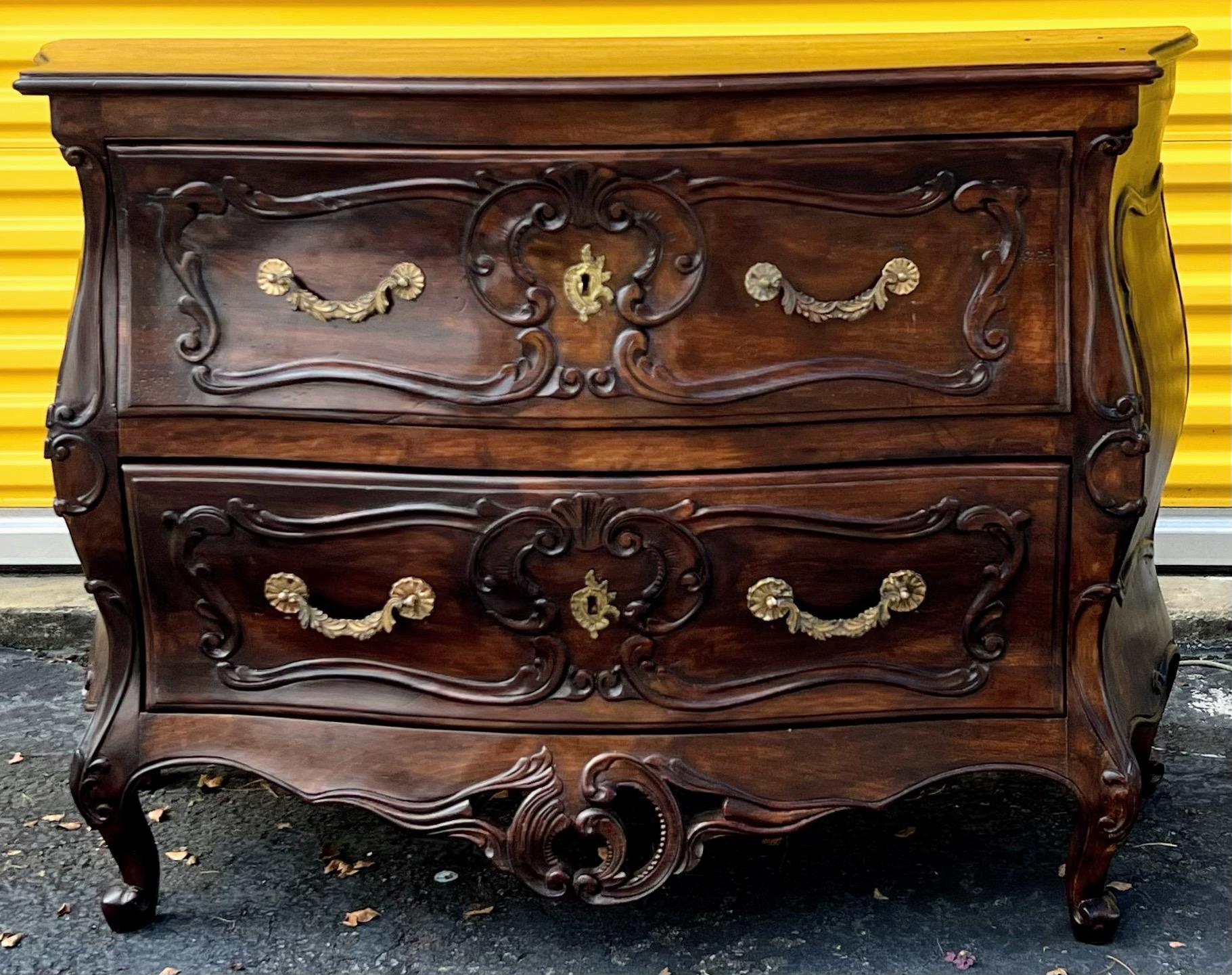 Italian French Louis XV Style Carved Oak Serpentine Commodes / Chest of Drawers, Pair