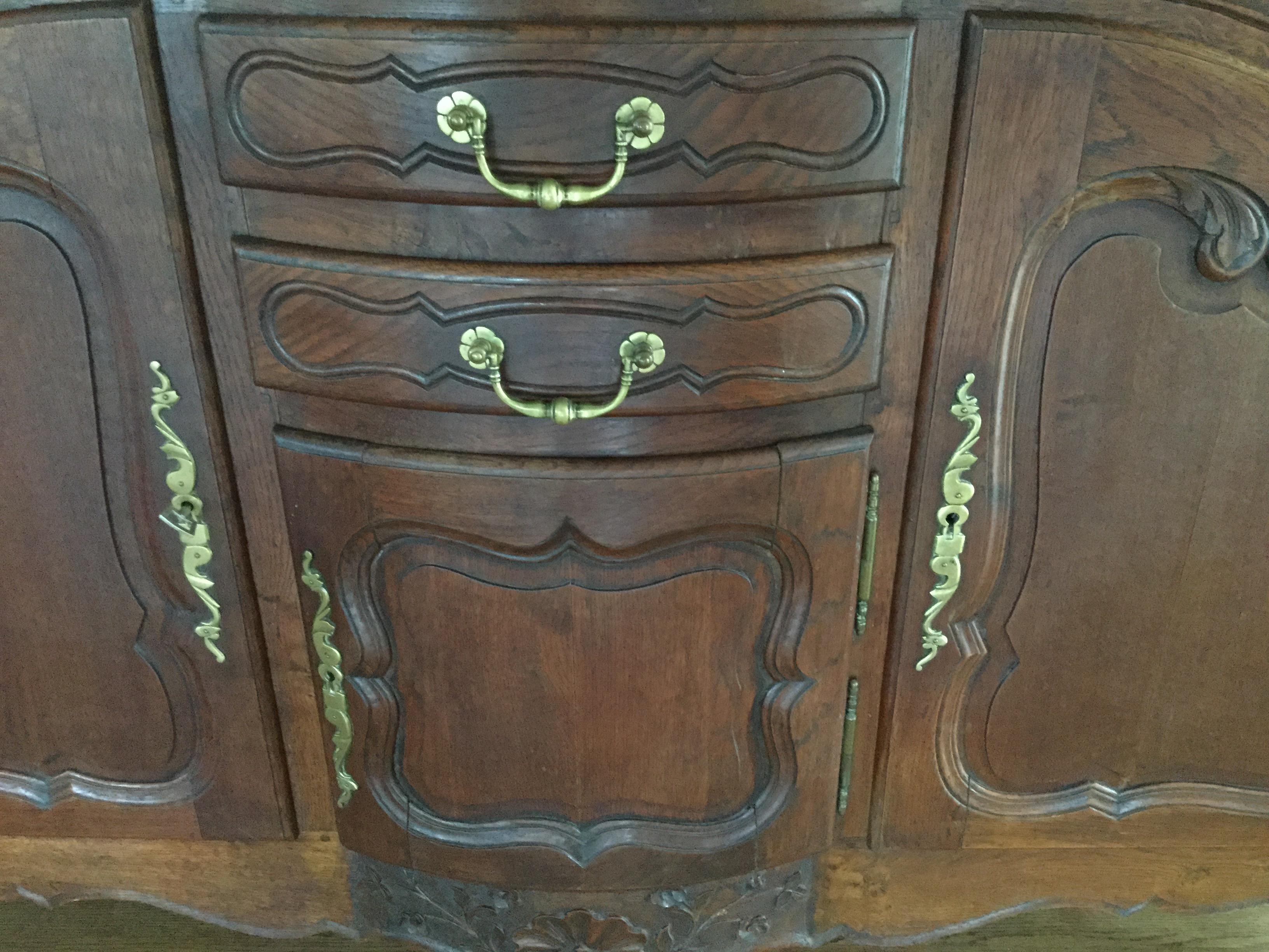 French Louis XV Style Carved Oak Sideboard In Good Condition In Livingston, NJ