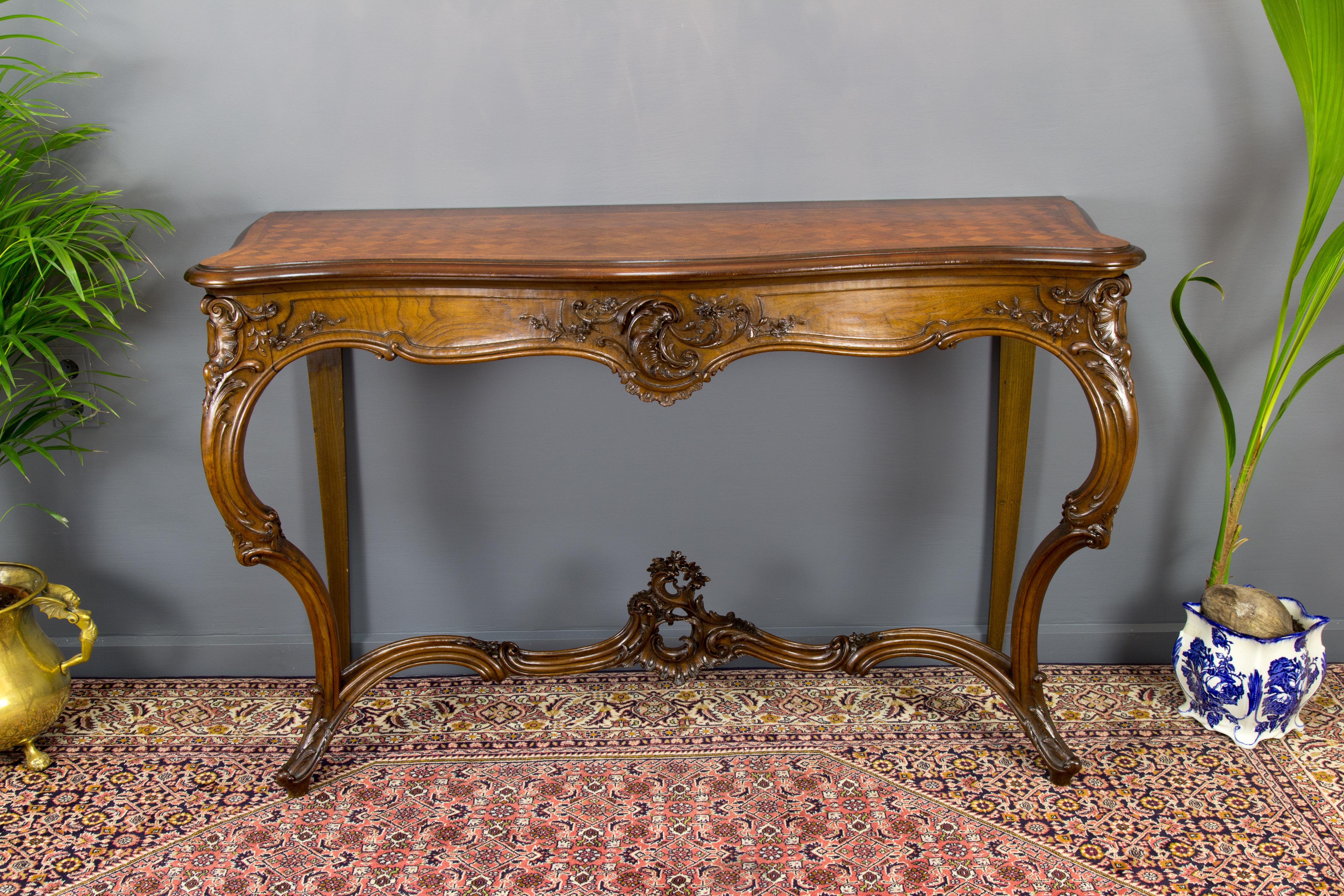 French Louis XV Style Carved Walnut Console Desk In Good Condition In Barntrup, DE