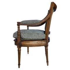 Poltrona da salotto Fauteuil in legno intagliato in stile Louis XV, Francia