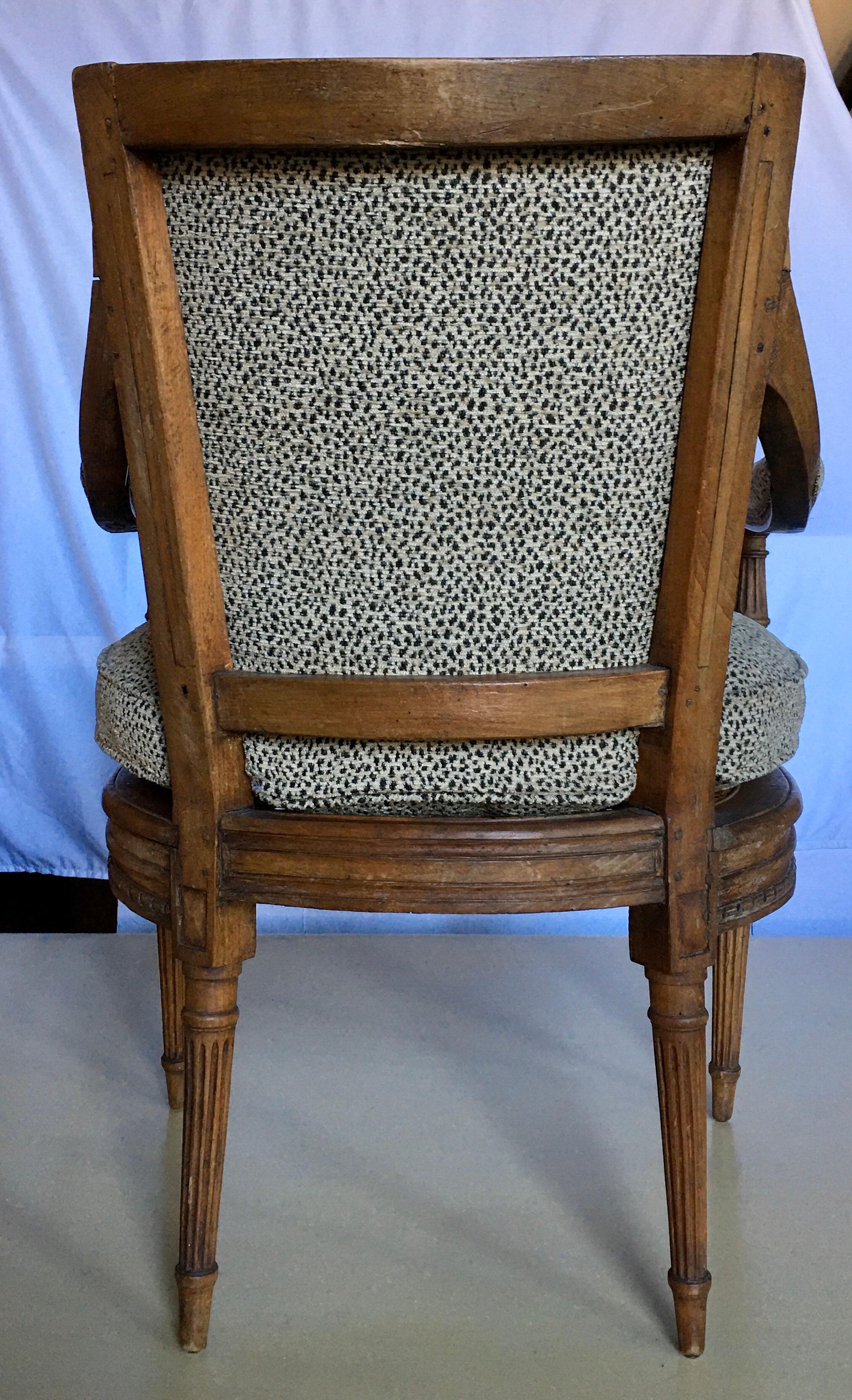 French Louis XV Style Carved Wood Cane Fauteuil Accent Armchair, France In Fair Condition For Sale In Lambertville, NJ