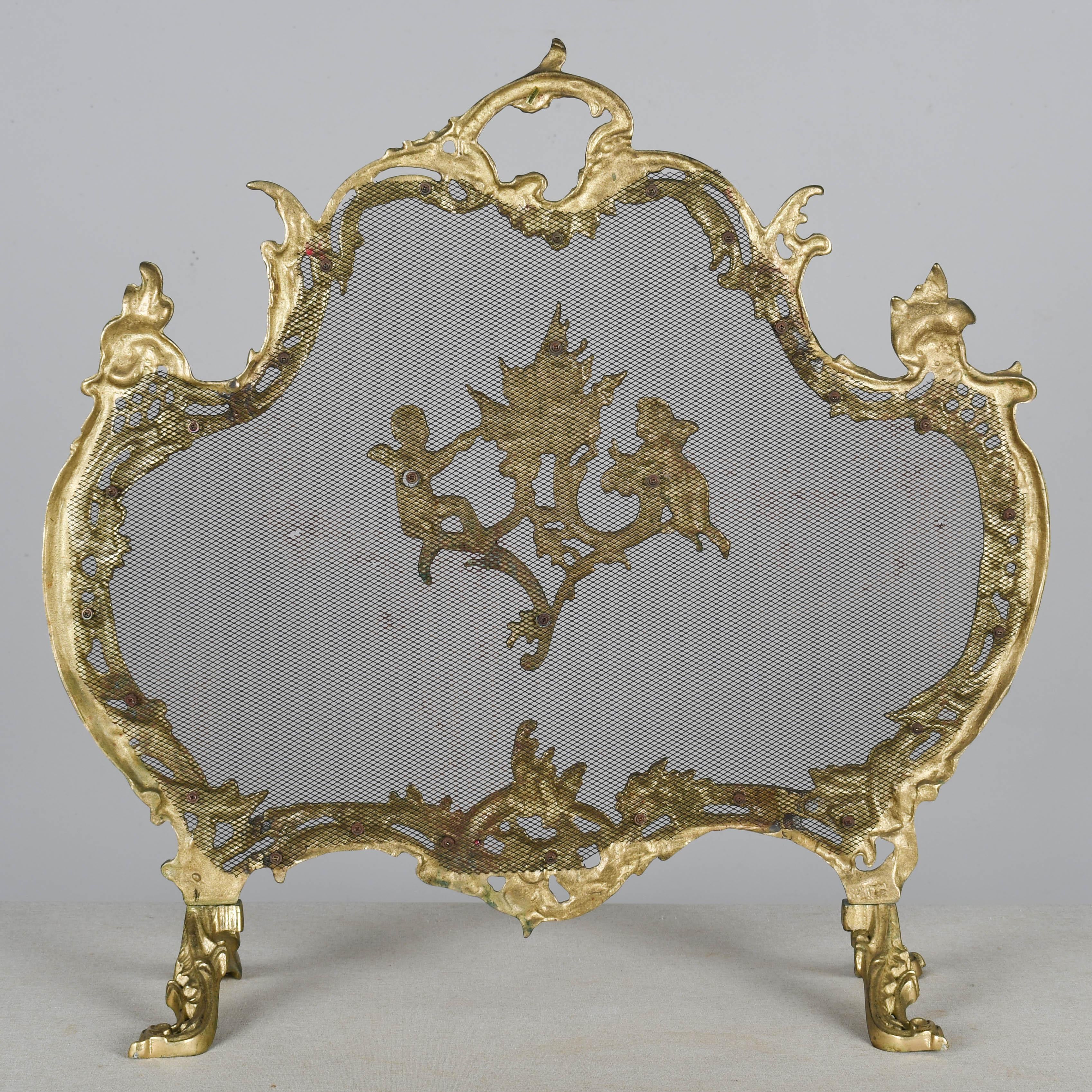 Français Pare-feu français de style Louis XV en bronze moulé en vente