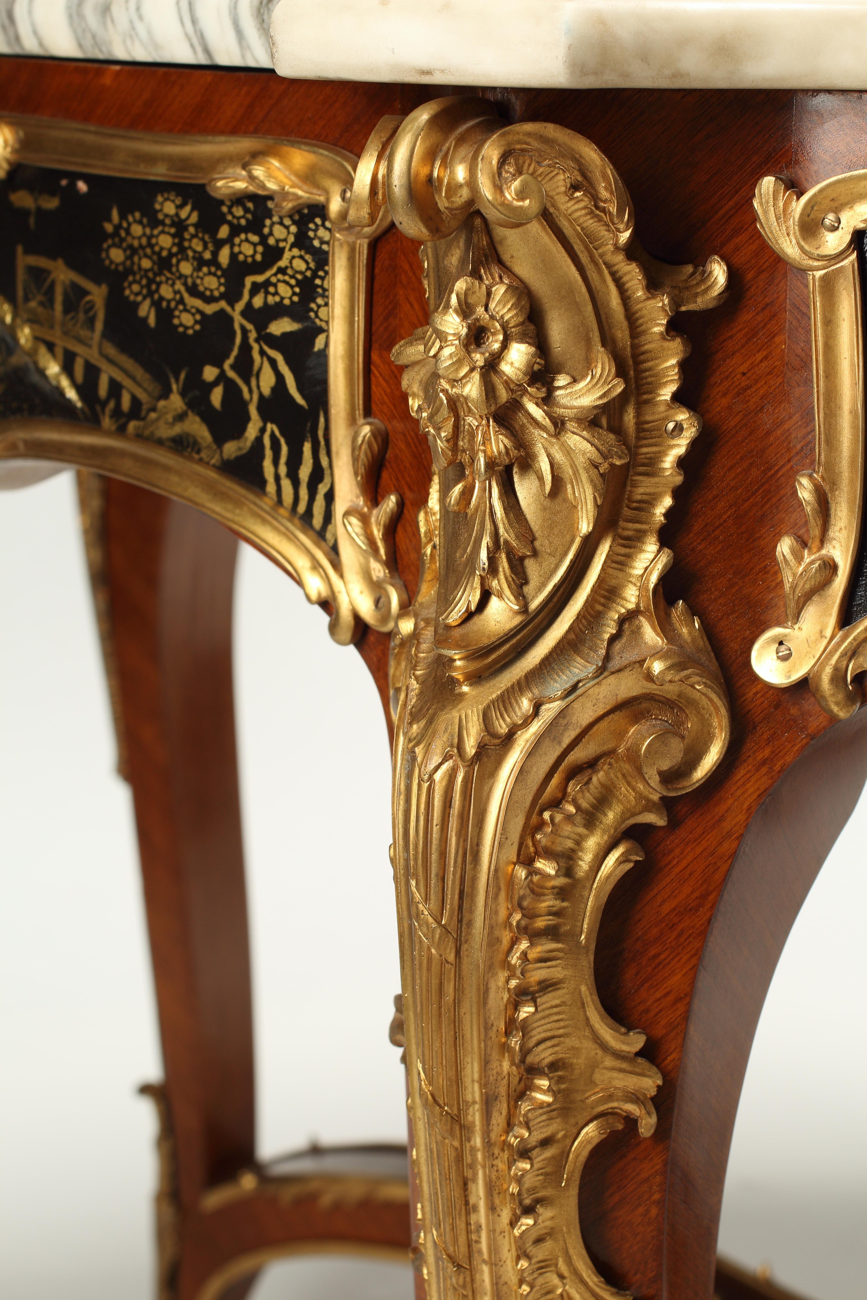 Mesa de centro francesa estilo Luis XV con paneles de laca japonizada negra en venta 4