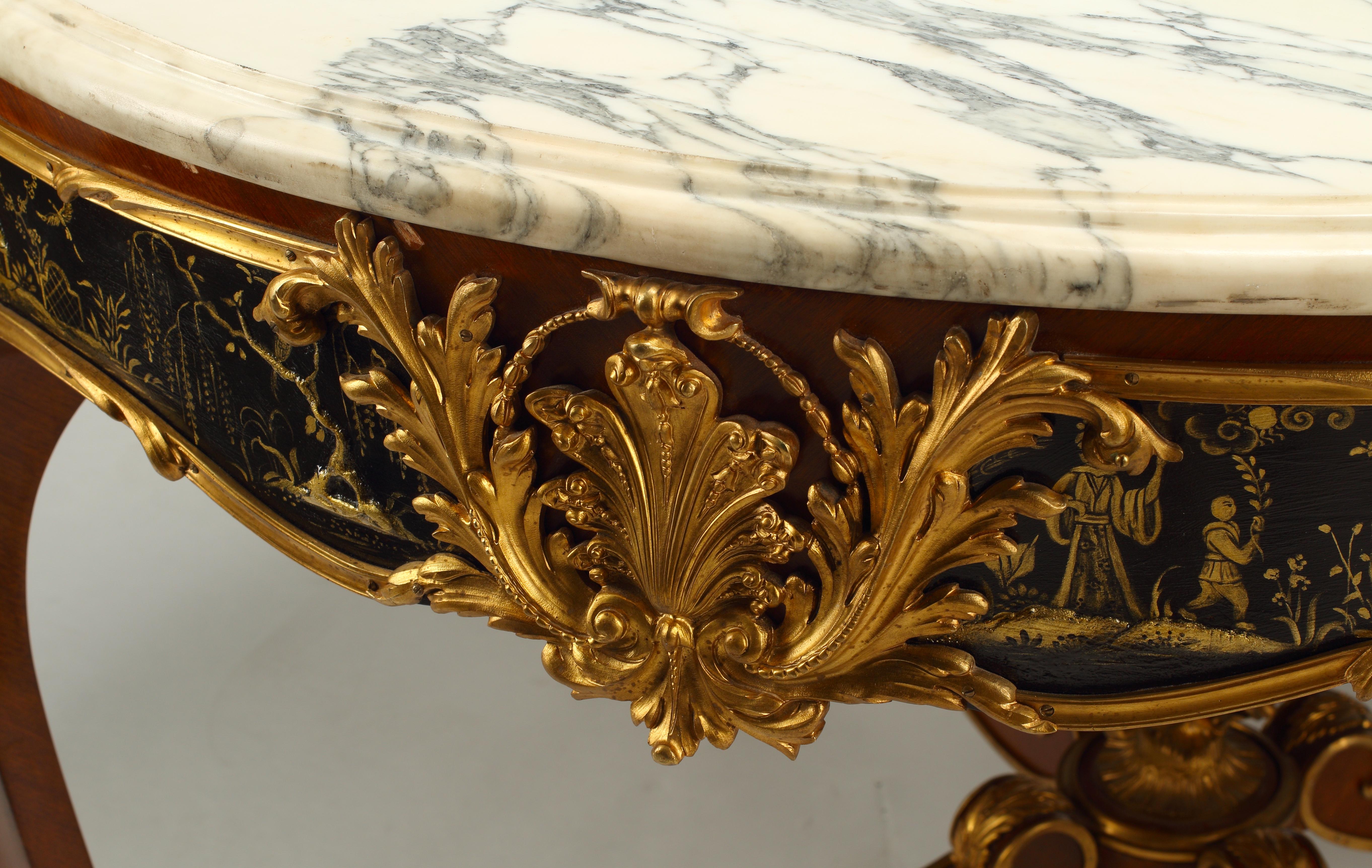 Mesa de centro francesa estilo Luis XV con paneles de laca japonizada negra Francés en venta