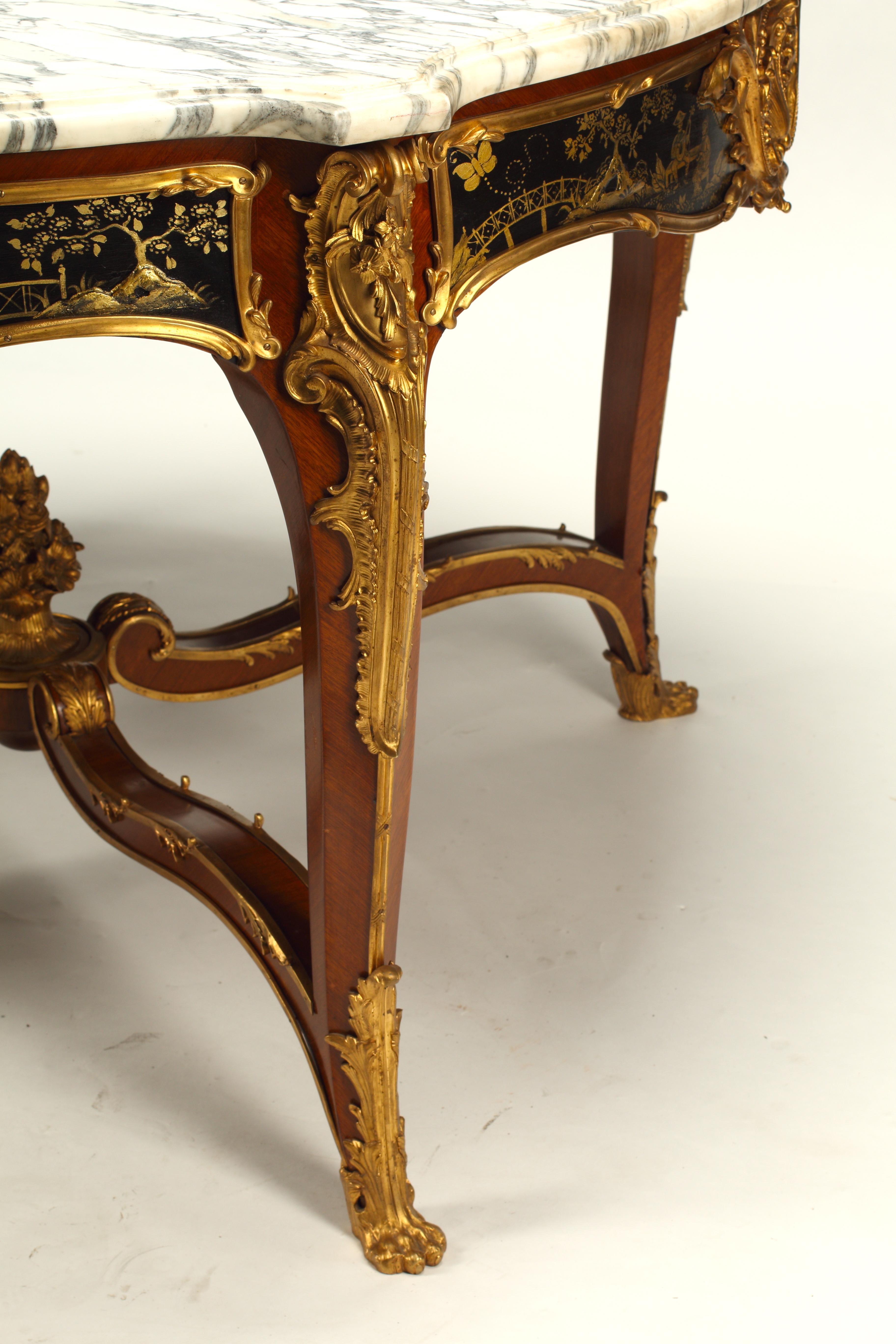 Mesa de centro francesa estilo Luis XV con paneles de laca japonizada negra en Bueno estado para la venta en El Monte, CA