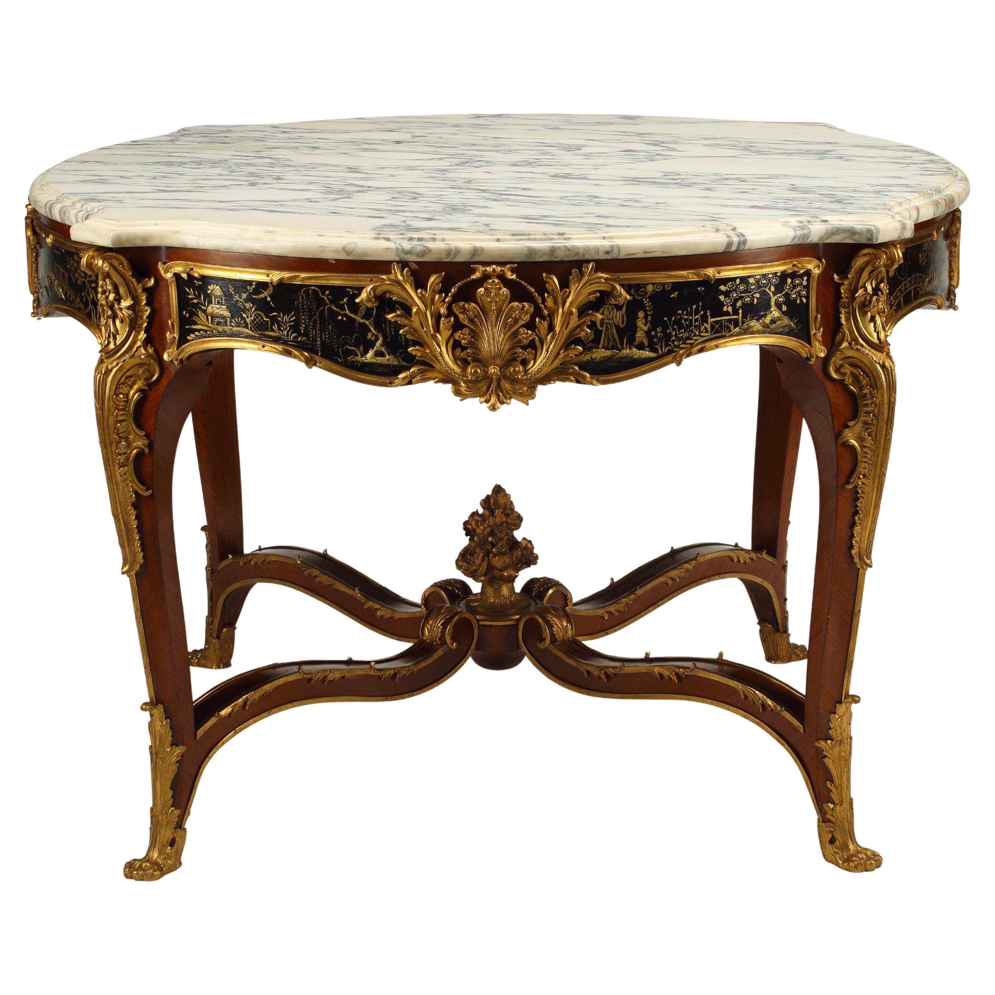Table centrale française de style Louis XV avec panneaux en laque japonaise noire