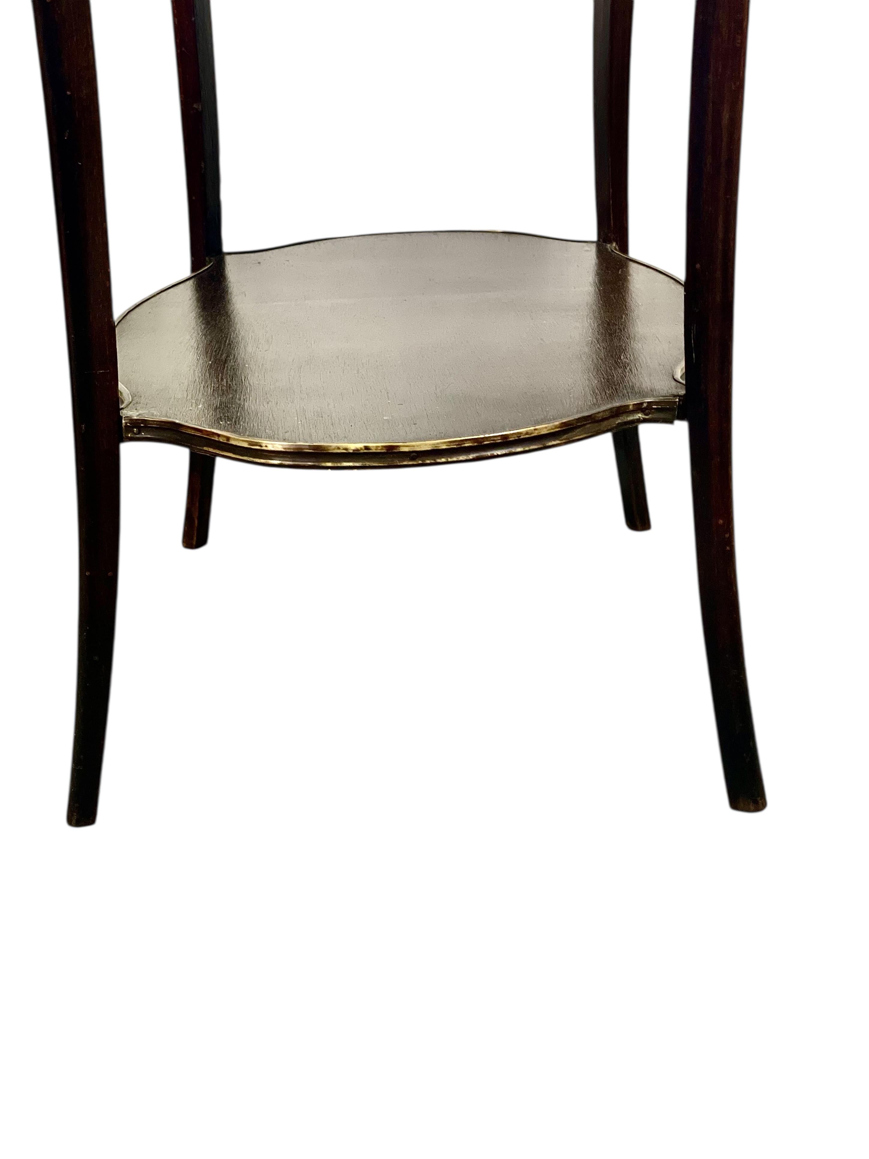 Tavolo da centro francese in stile Luigi XV con piano in marmo e supporti in ormù in vendita 6
