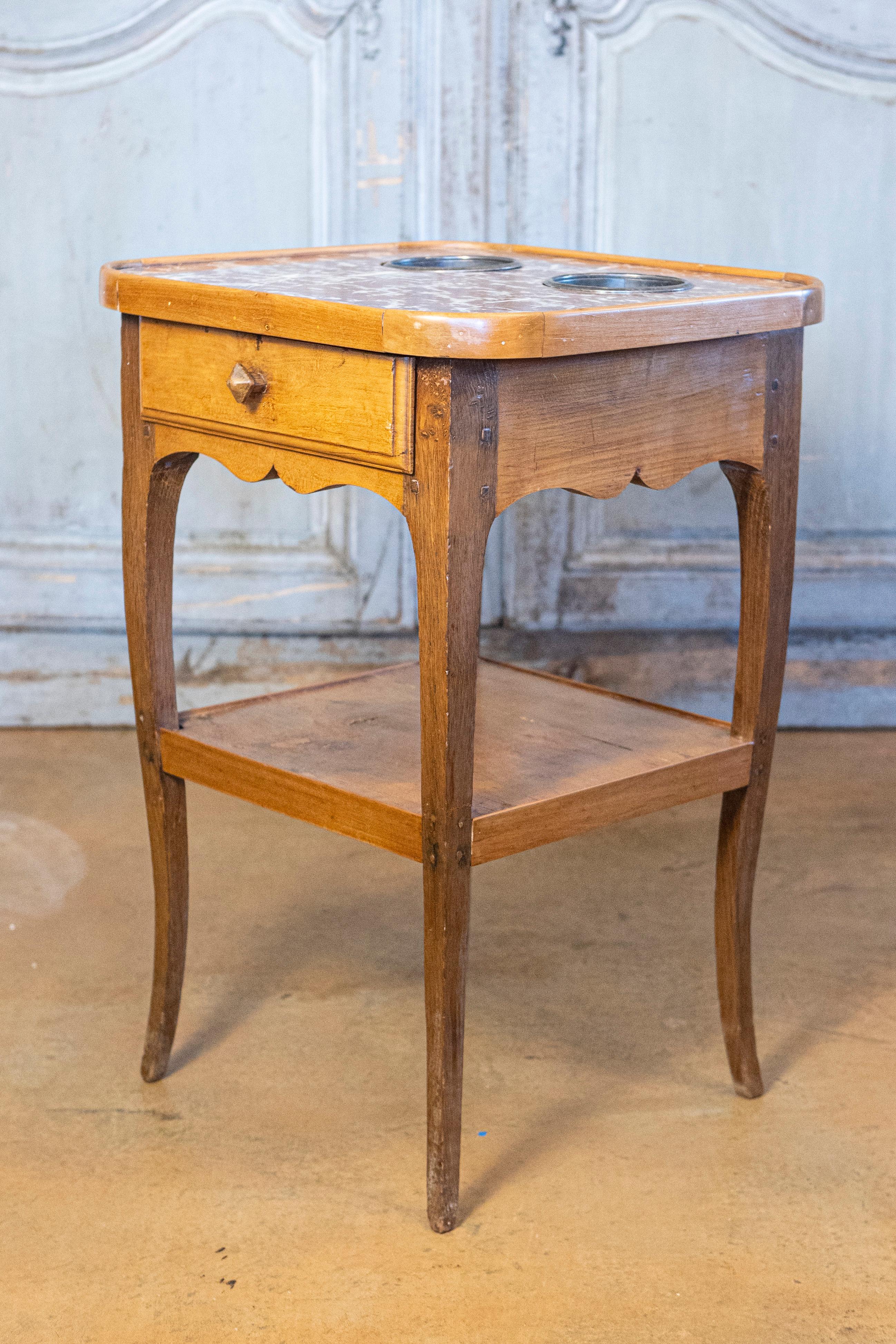 Rafraîchissoir francese in ciliegio in stile Luigi XV con piano in marmo rosso, 1850 circa In condizioni buone in vendita a Atlanta, GA
