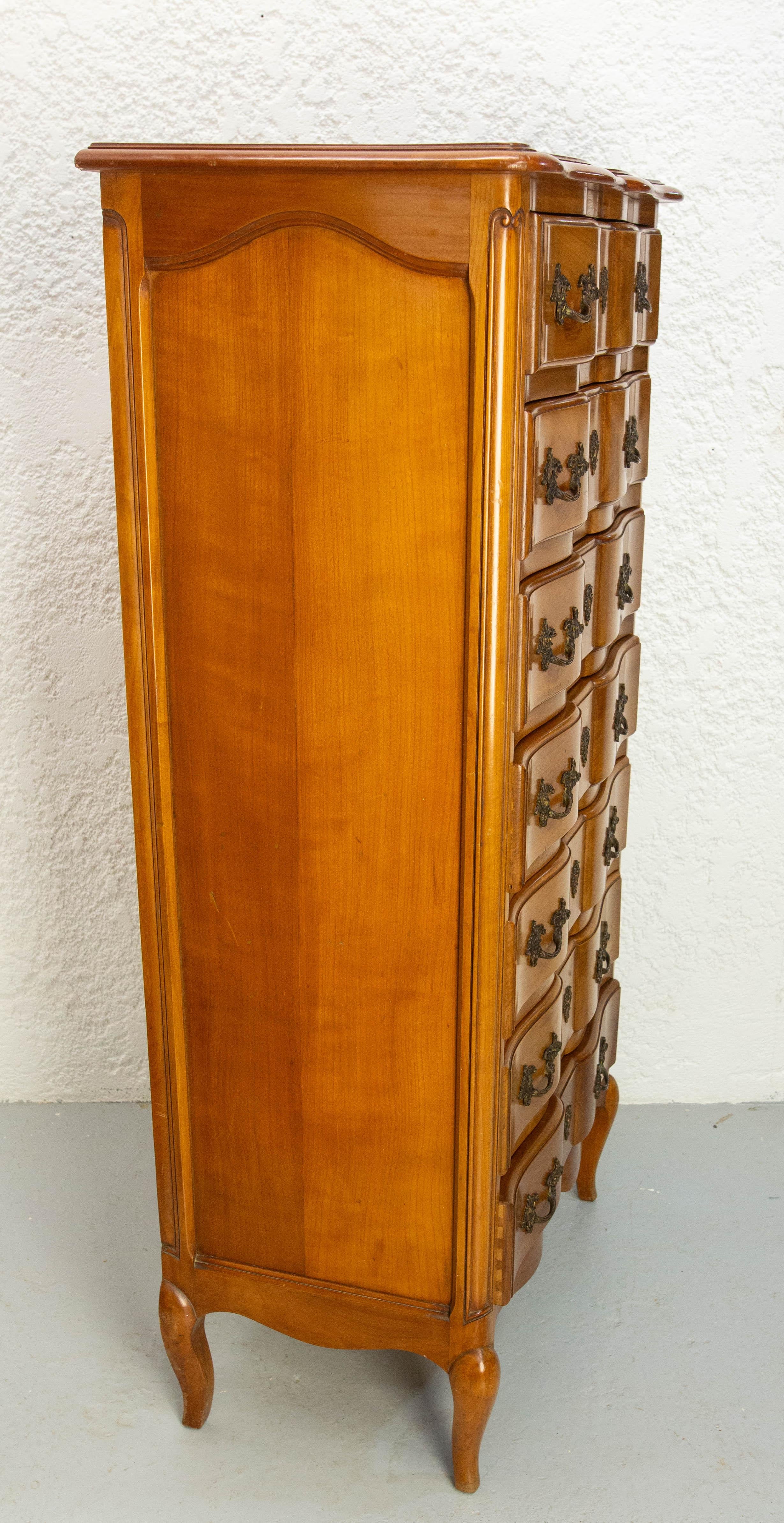 Ottone Cassettiera Commode Semainier in legno di ciliegio in stile Luigi XV, 1980 ca. in vendita