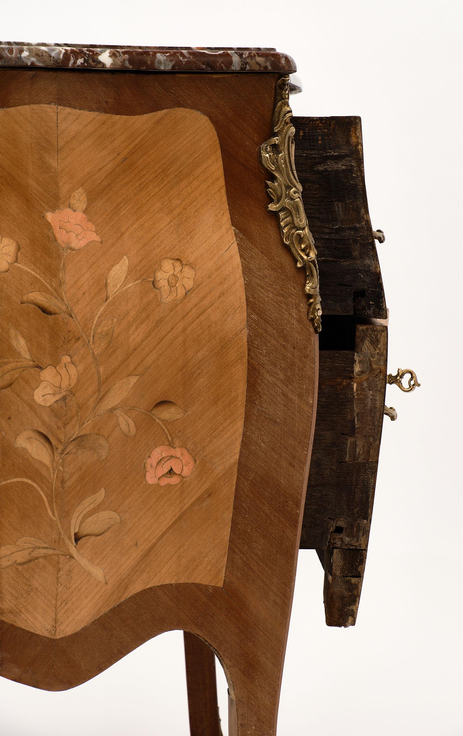 Französische Kommode im Louis XV-Stil mit Marmor Rouge Royal im Angebot 1