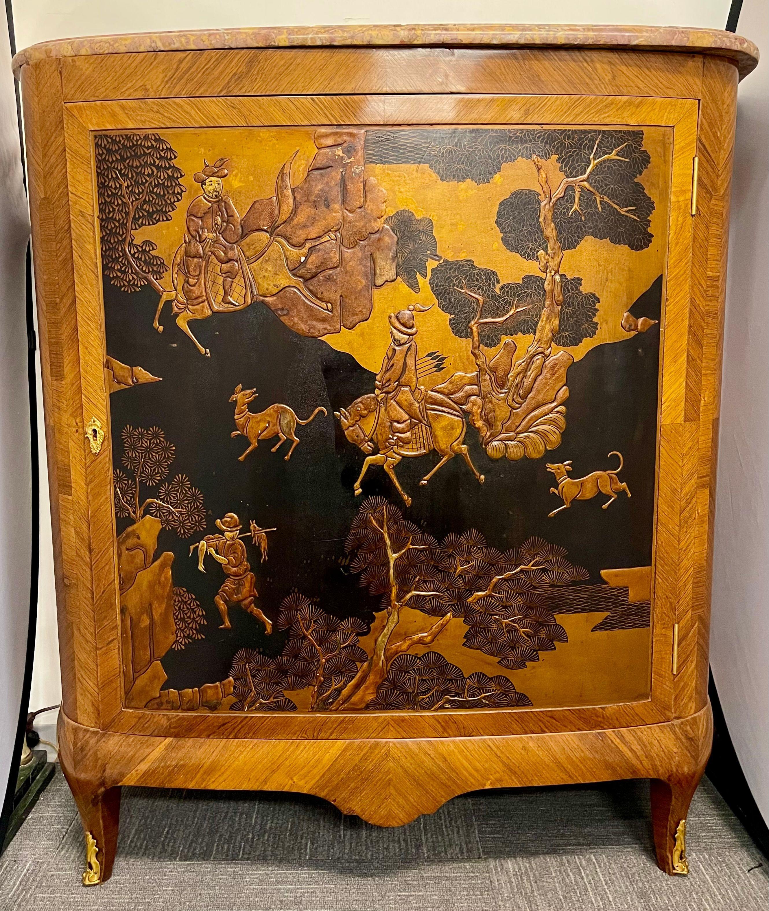 French Louis XV style chinoiserie commode or chest, early 1900s, the shaped marble atop a conforming cabinet with a single door, decorated with ebonized and raised chinoiserie scene, raised on short cabriole legs ending in brass sabots. The marble