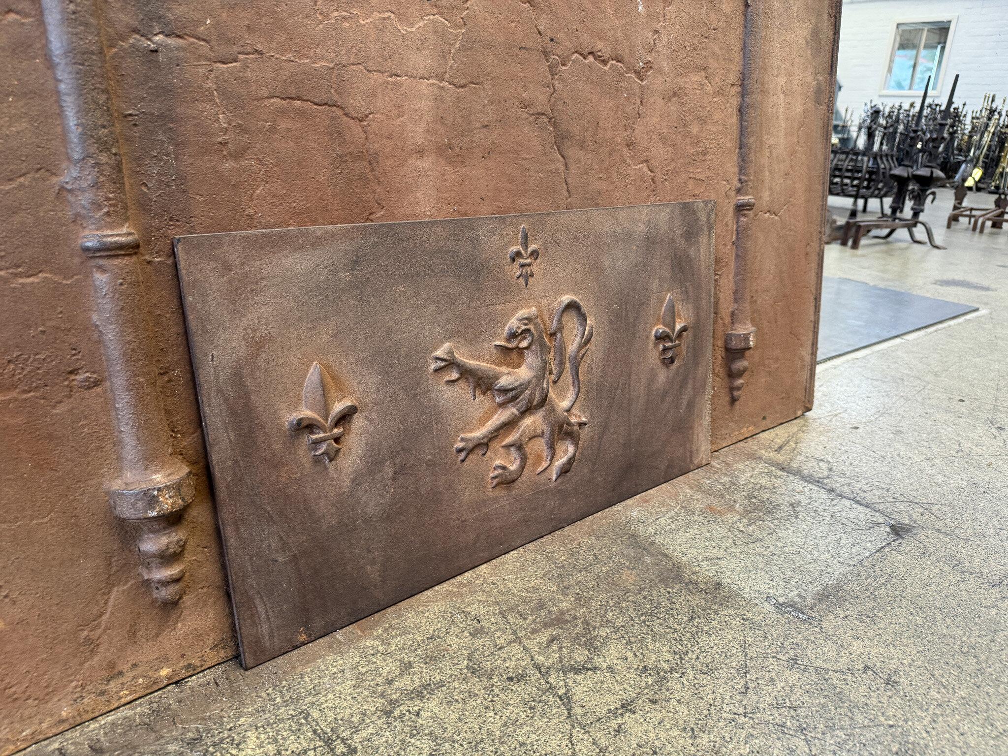 French Louis XV Style 'Coat of Arms' Fireback / Backsplash, 20th Century For Sale 1