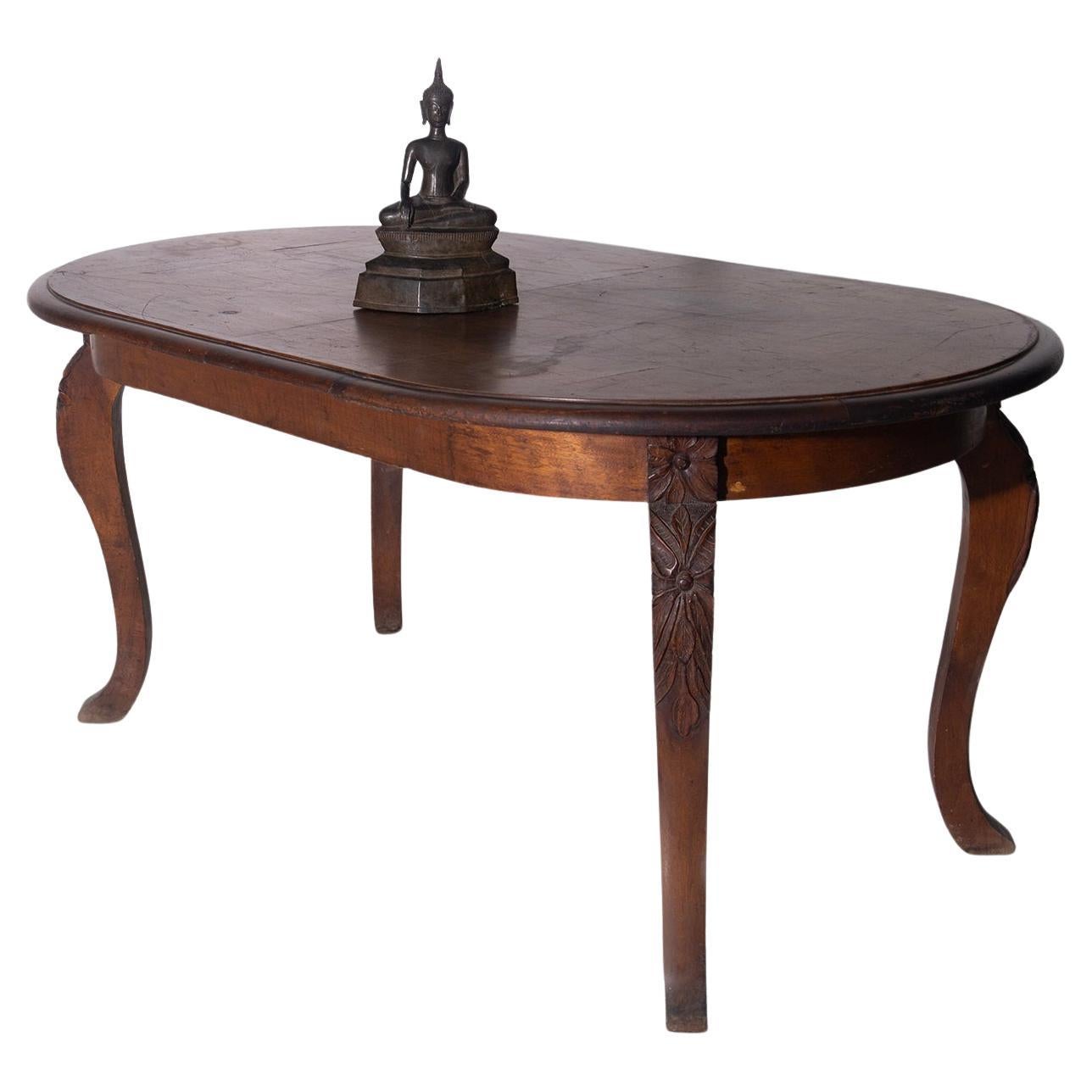 Französischer Couchtisch im Stil Louis XV Skulpturale Blumenschnitzerei, dekorative Möbel