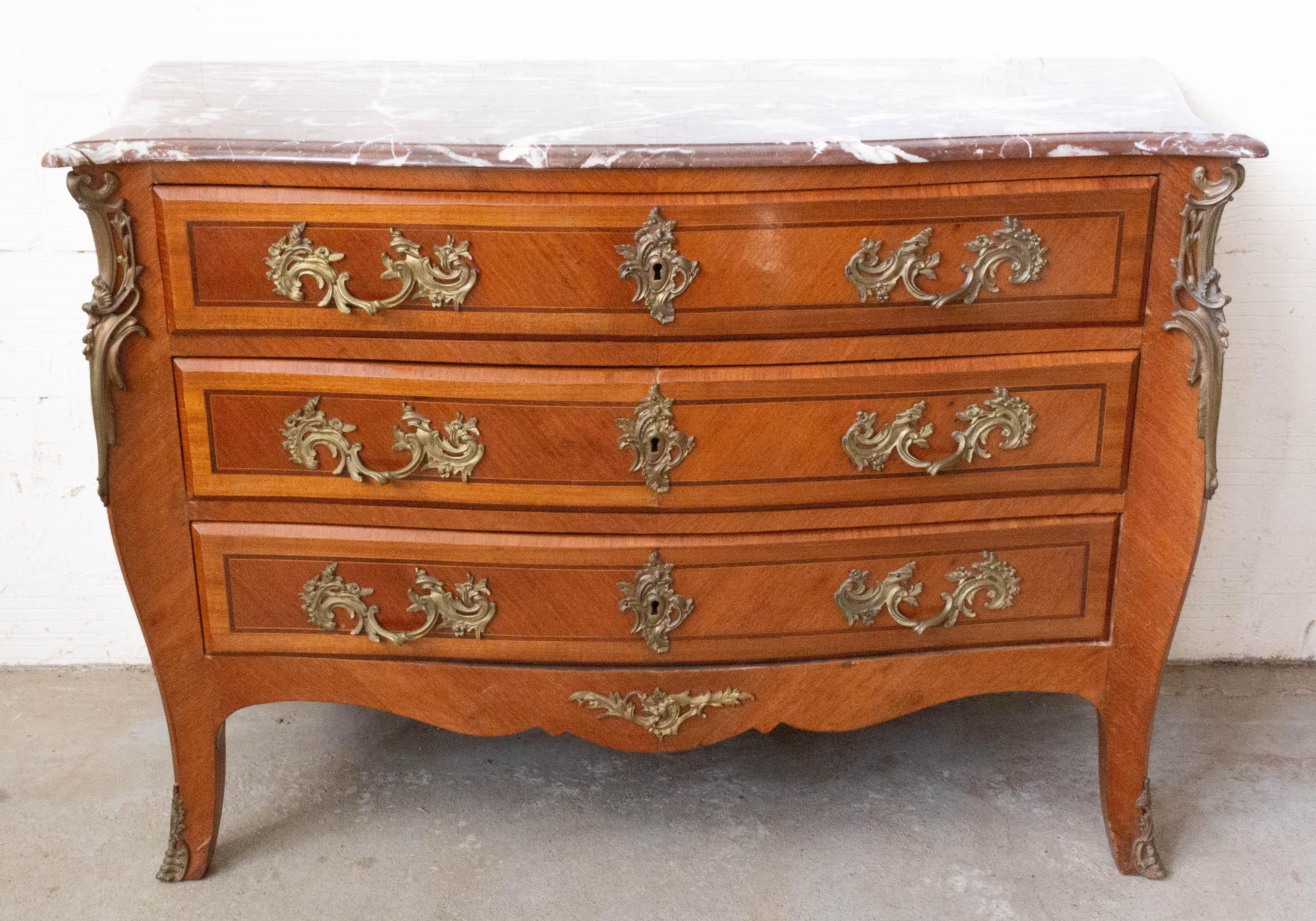 Commode French chest of drawers late 19th century classical style marble top, circa 1890
Exotic woods and bronze
Good antique condition

Shipping:
55/129/87 cm 89 kg.