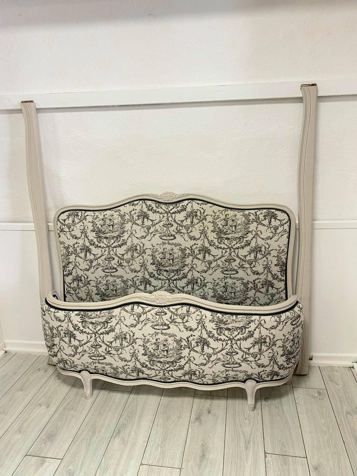 French Louis XV Style Corbeille Bed In Good Condition In Buxton, GB