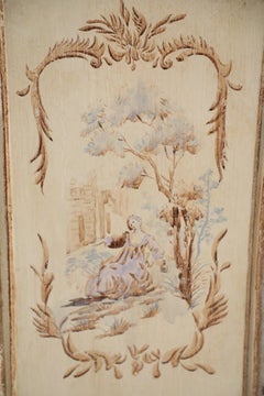Commode en serpentine crème de style Louis XV français