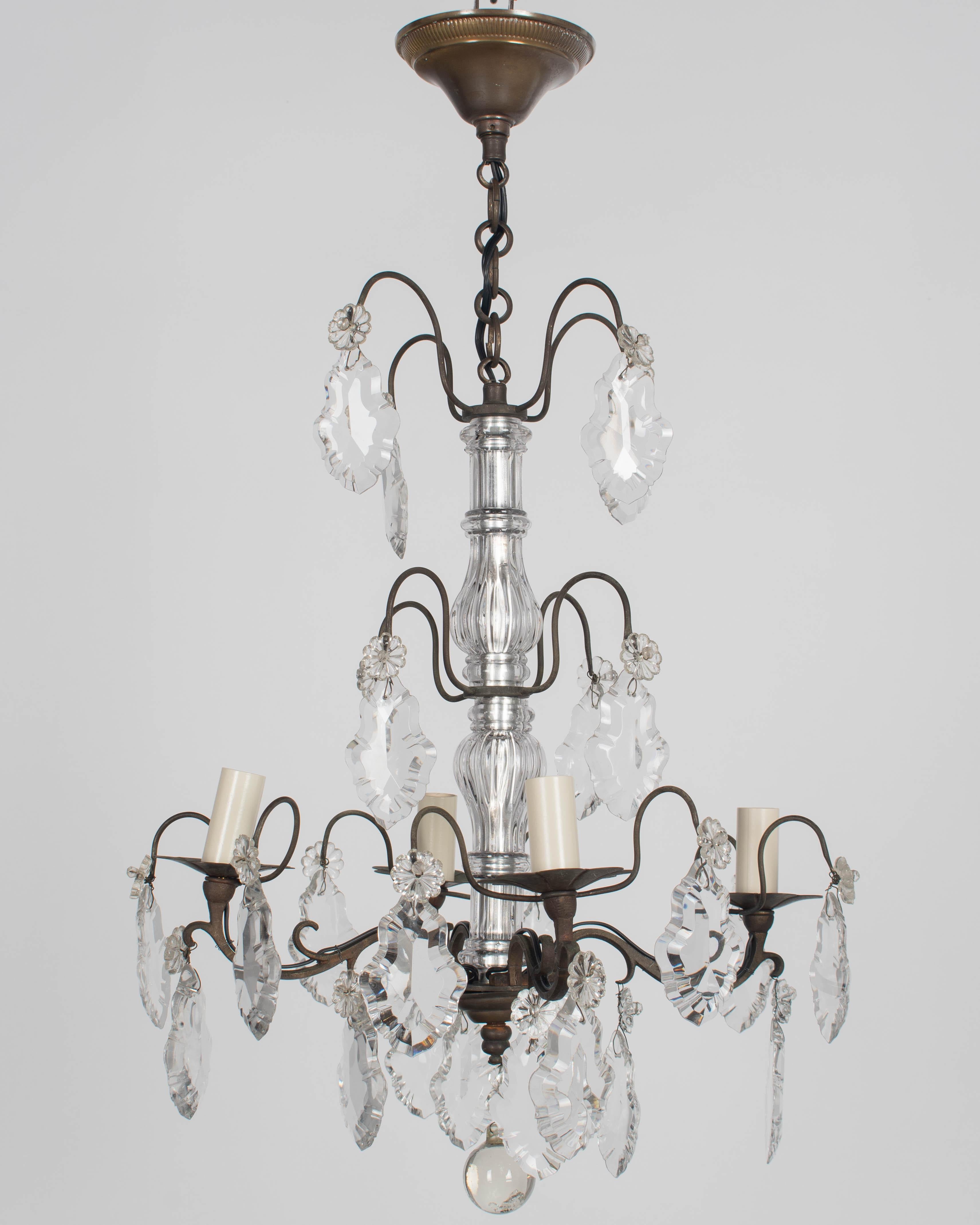 Französischer Kristall-Kronleuchter im Louis-XV-Stil (Messing) im Angebot