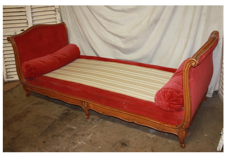 French Louis XV Style Day Bed In Good Condition In Atlanta, GA