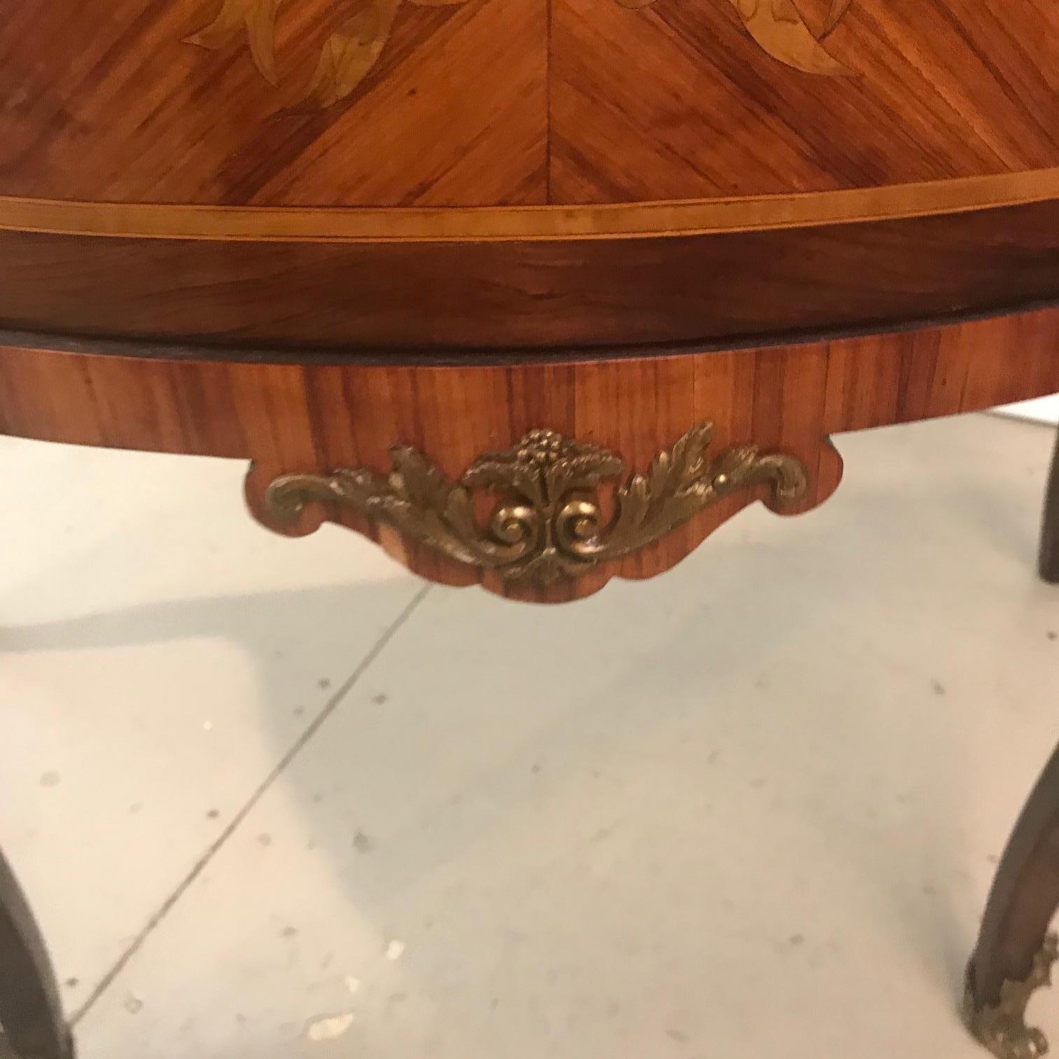 Bronzo Commode Demi-Lune francese in stile Luigi XV con piano in marmo in vendita
