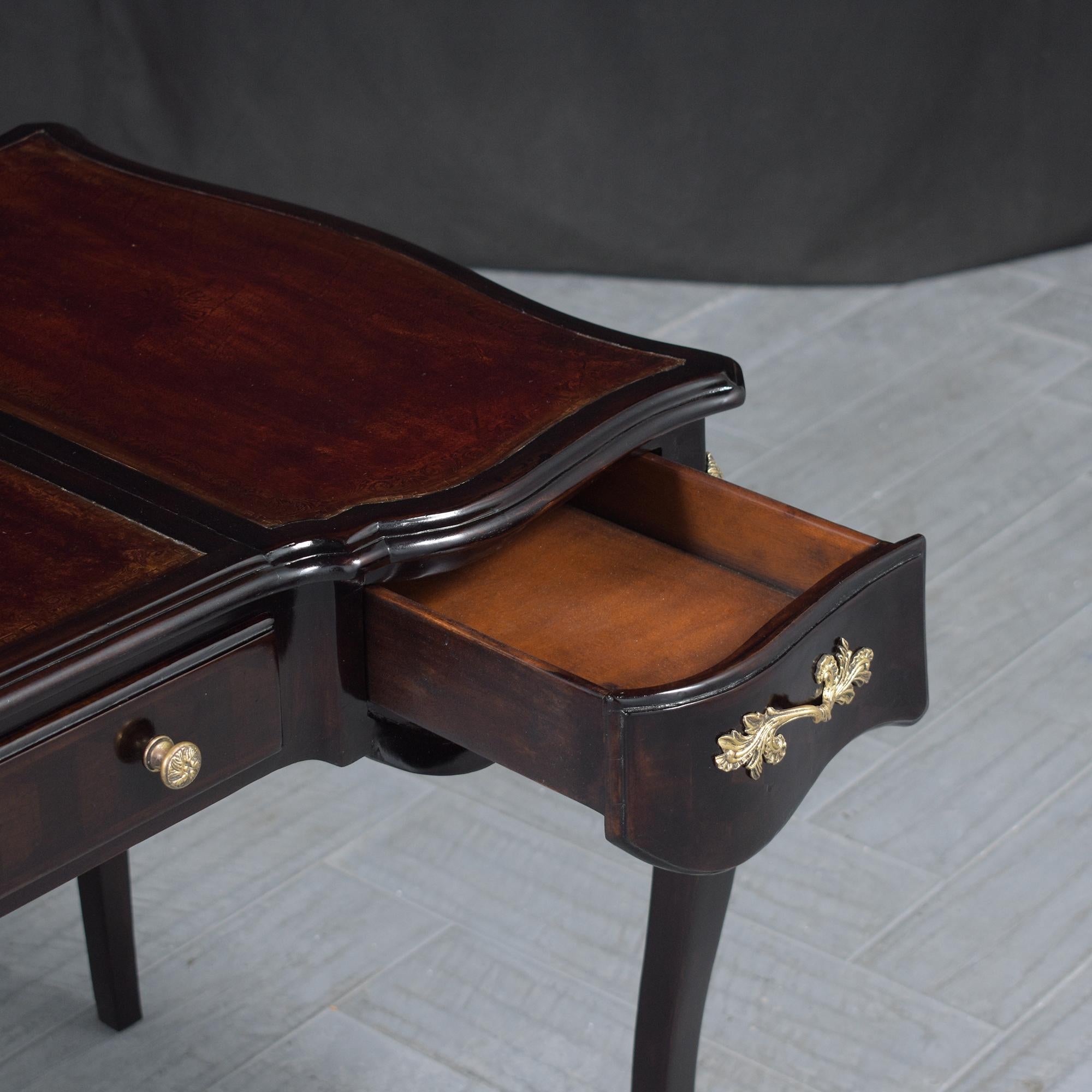 Restaurierter Mahagoni-Schreibtisch im Louis XV.-Stil mit Leder-Schreibtischoberfläche im Angebot 2