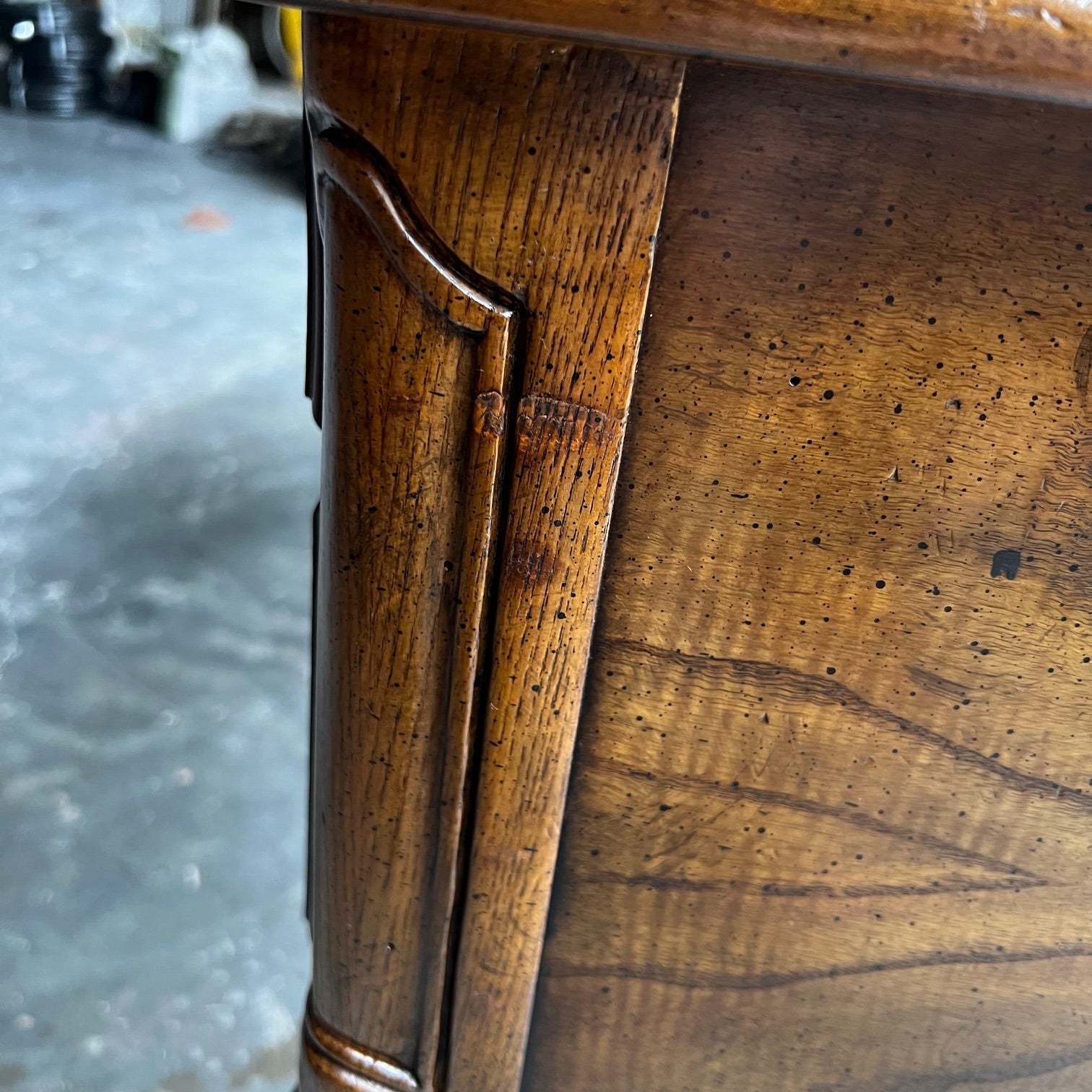 A fabulous Louis XV style desk which boasts elegant cabriole legs, four drawers, the left being a double height drawer, with wonderful oak grain and charming carved details. The desk also features a beautifully burled top with mitred corners and