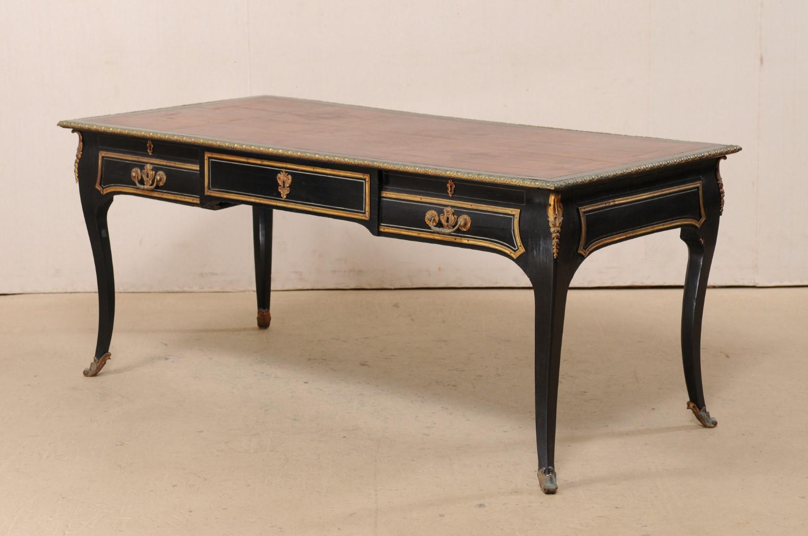 French Louis XV Style Desk with Leather Writing Pad, Black with Brass Accents In Good Condition For Sale In Atlanta, GA