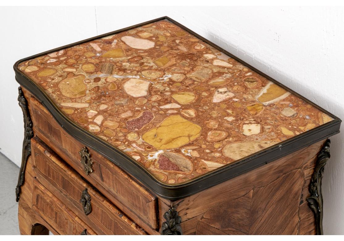 Kleiner Schreibtisch aus Veilchenholz im Louis XV.-Stil von J. Lapie/Restaurierung (Französisch) im Angebot