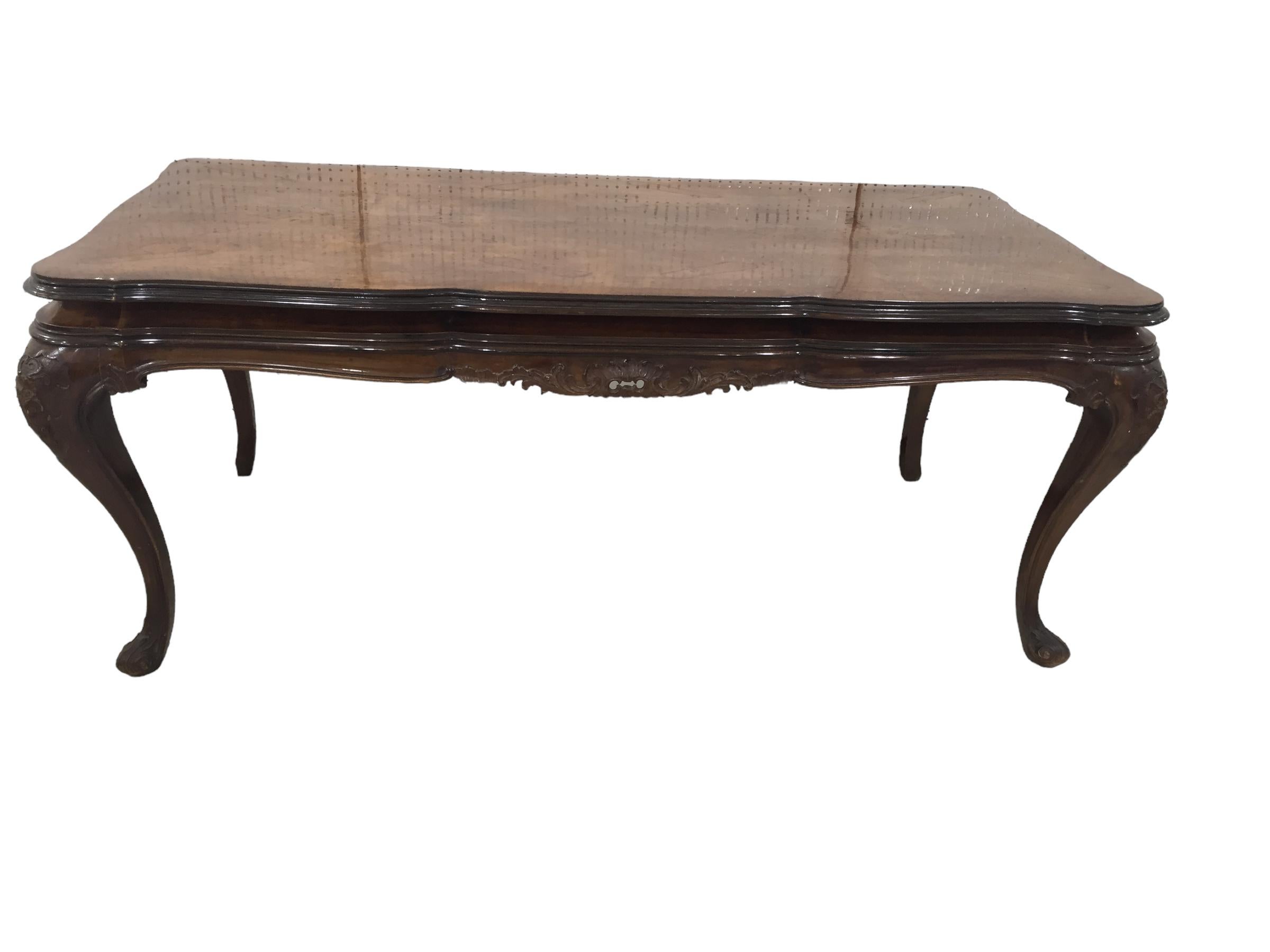 French Louis XV Style Dining Table In Good Condition For Sale In Chapel Hill, NC
