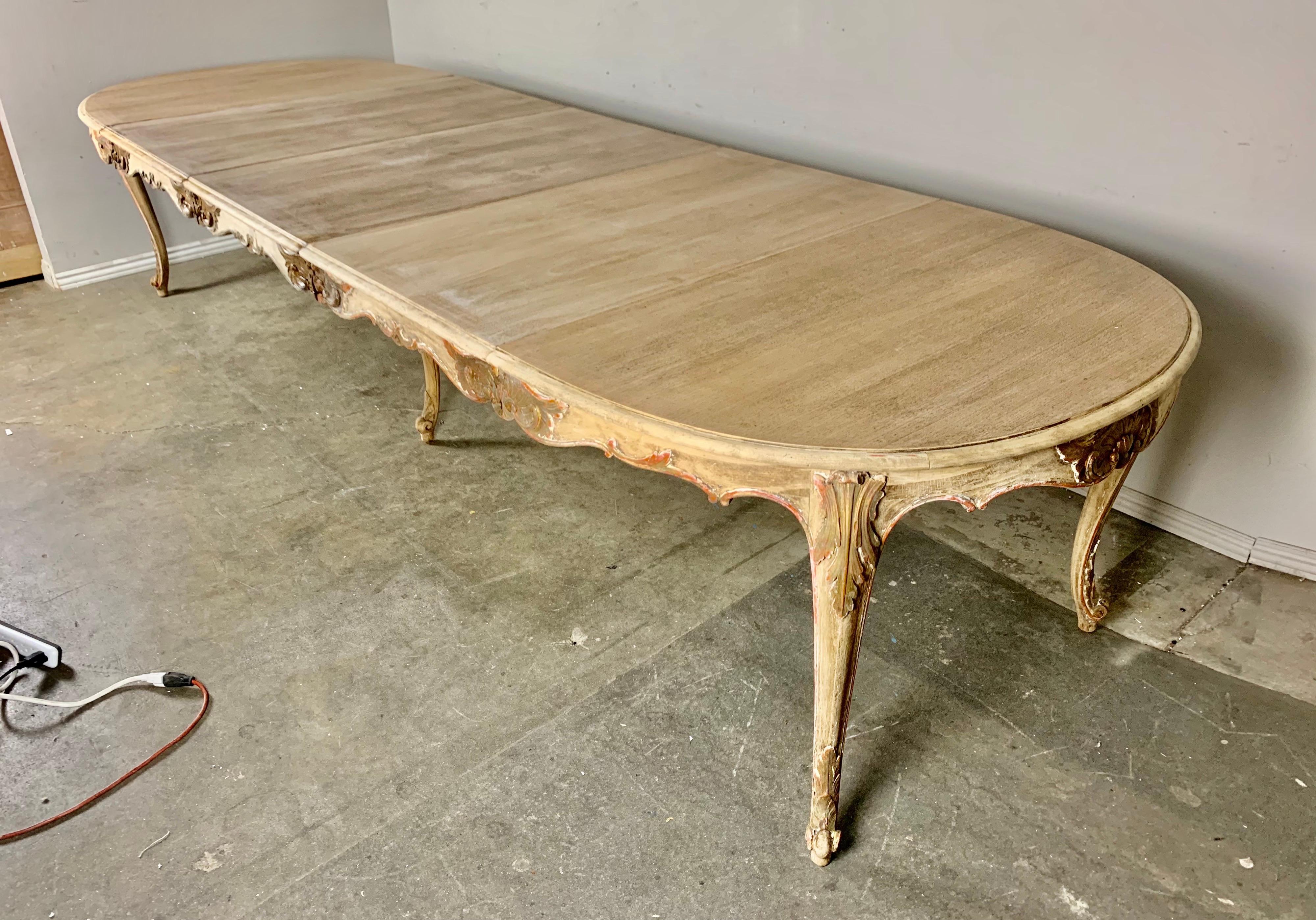 French Louis XV Style Dining Table with Three Additional Leaves, circa 1930 2
