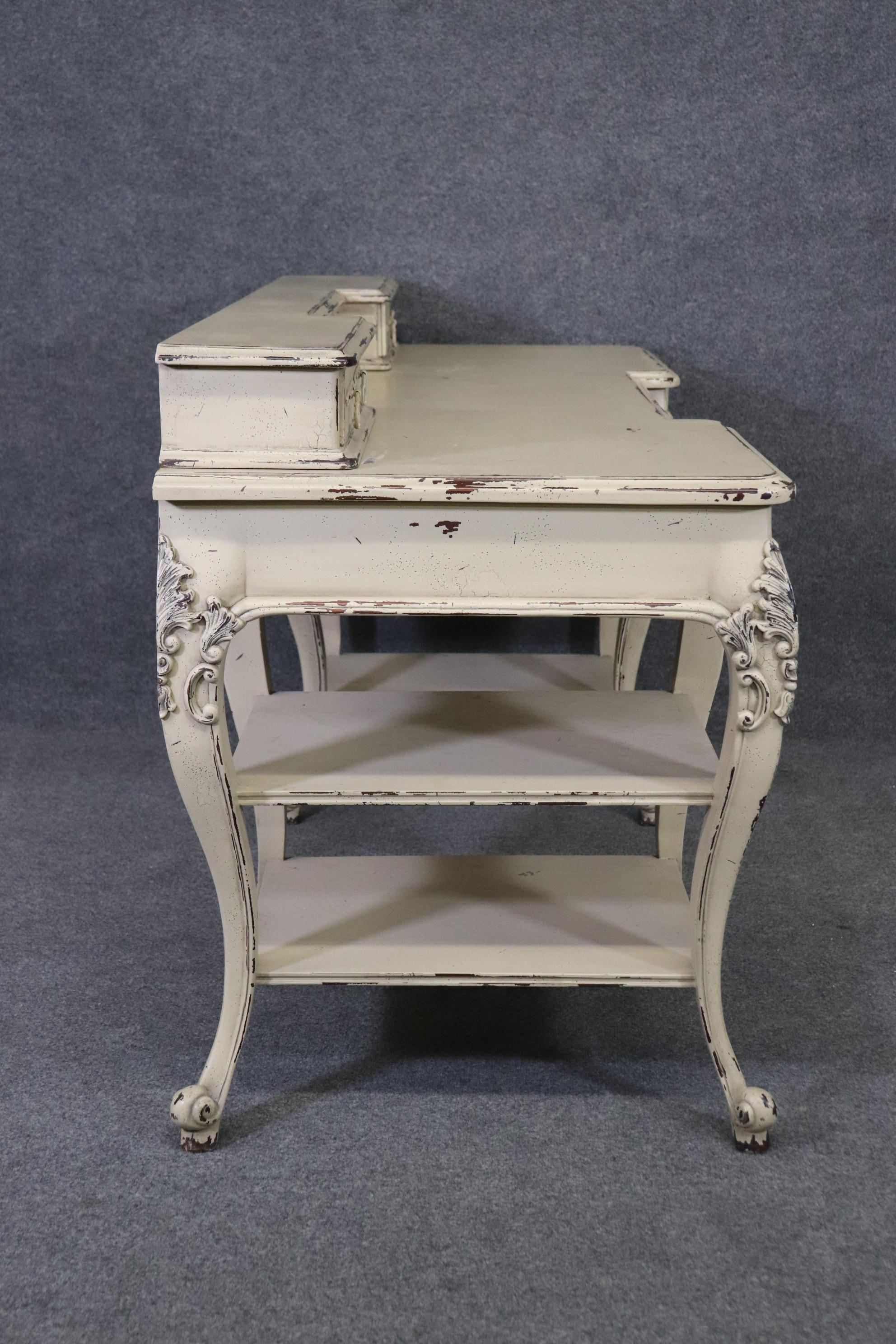 French Louis XV Style Distressed Painted Desk Writing Table In Good Condition For Sale In Swedesboro, NJ
