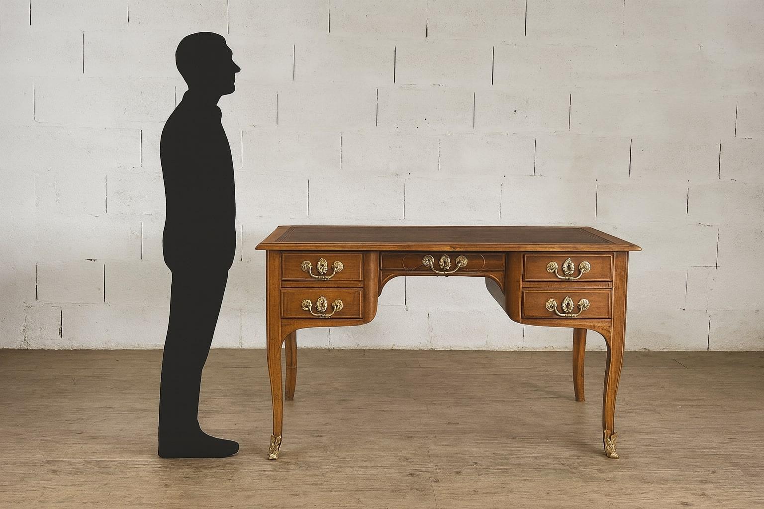 Scrivania bifacciale francese in stile Luigi XV con intarsi in ottone e supporti in bronzo dorato in vendita 5