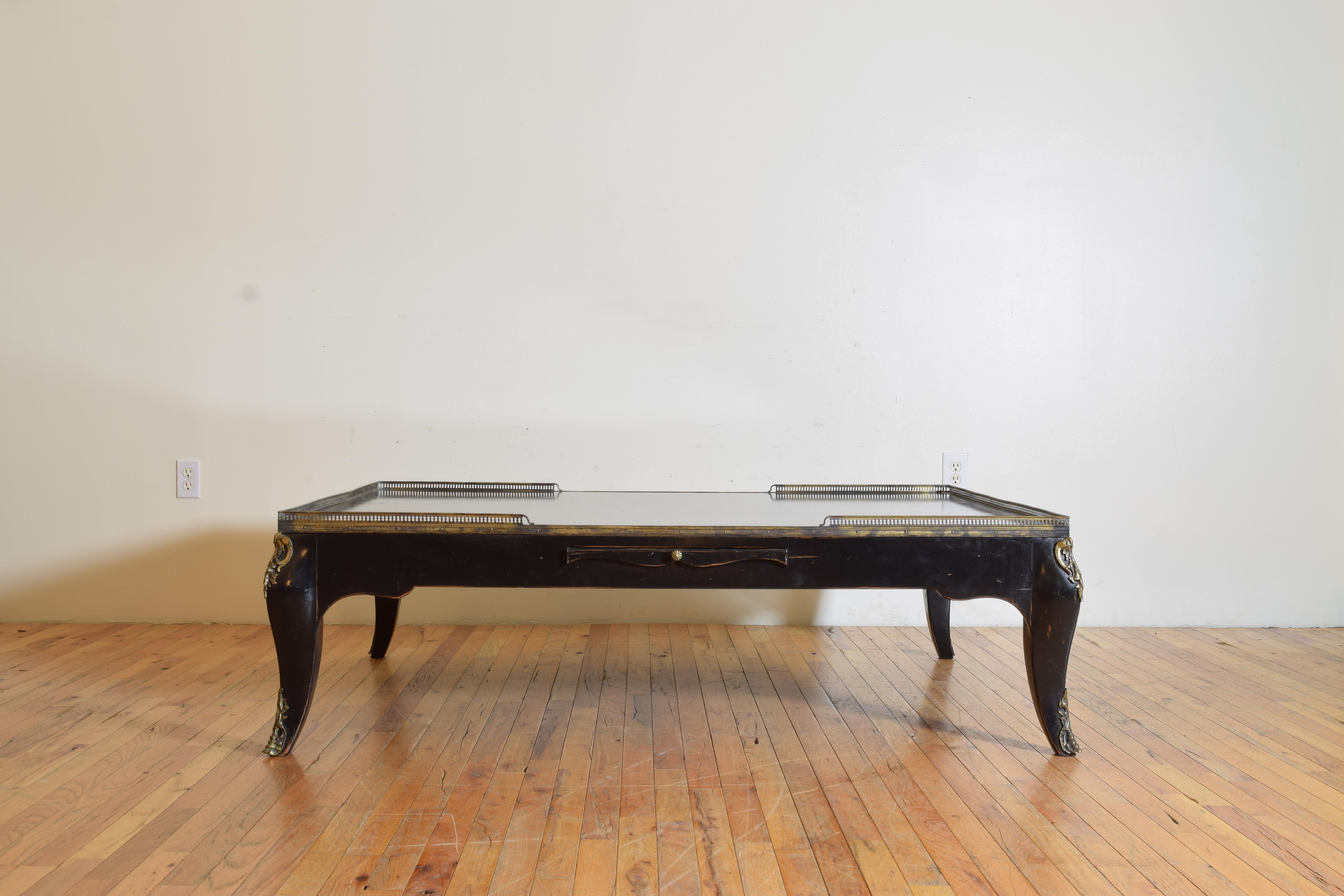 French Louis XV Style Ebonized & Brass Mounted Large Coffee Table, mid 20th cen. In Good Condition In Atlanta, GA