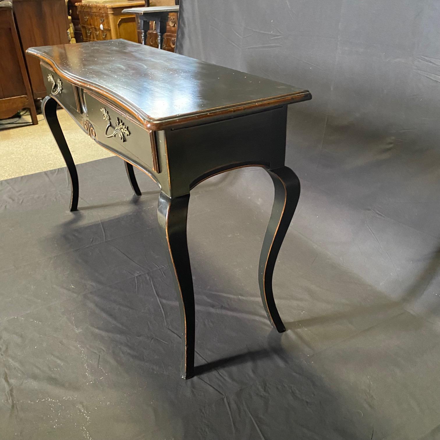 French Louis XV Style Ebonized Console Buffet with Two Drawers and Breadboards In Good Condition For Sale In Hopewell, NJ