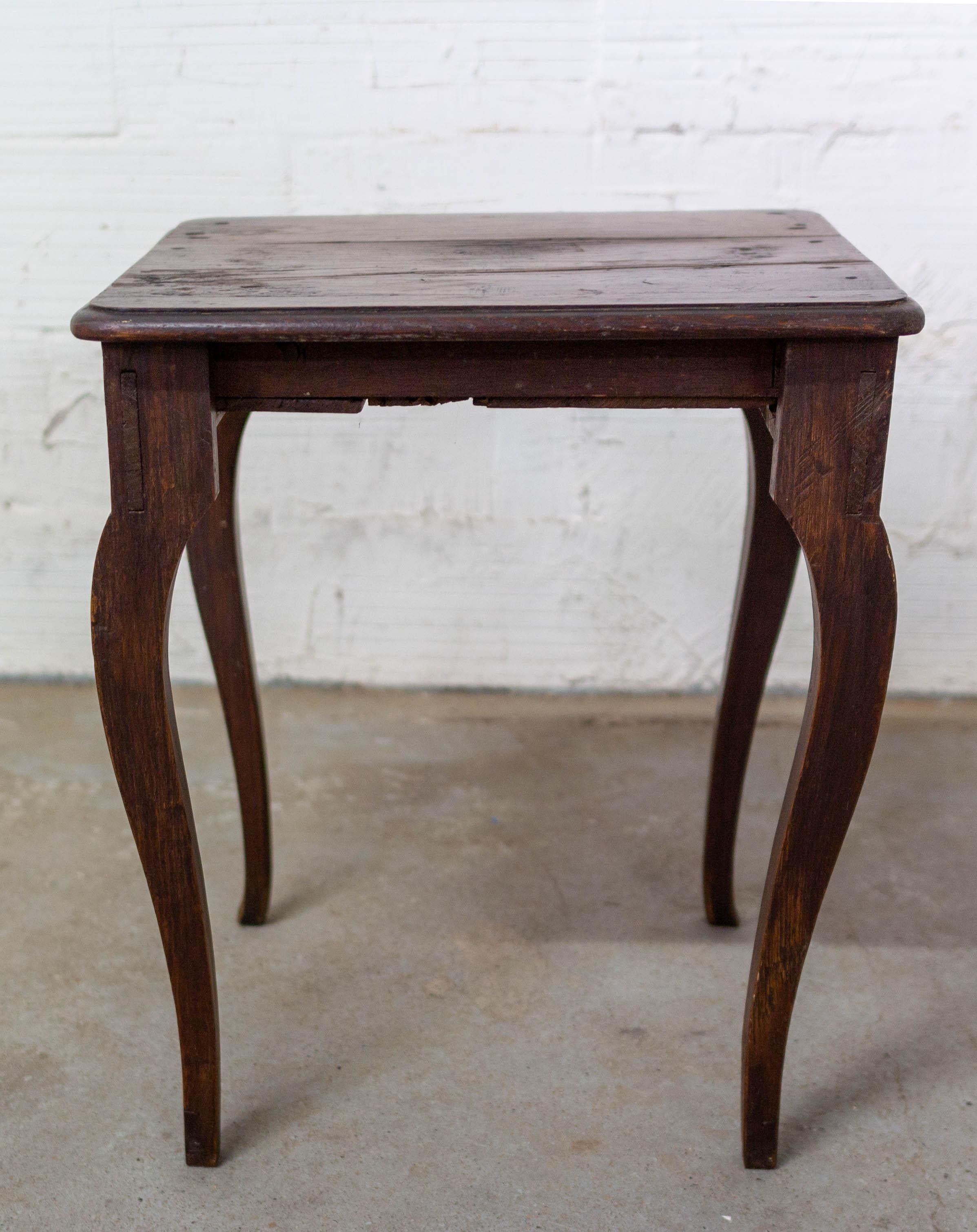 French Louis XV Style End or Coffee Oak Table, 19th Century In Good Condition In Labrit, Landes