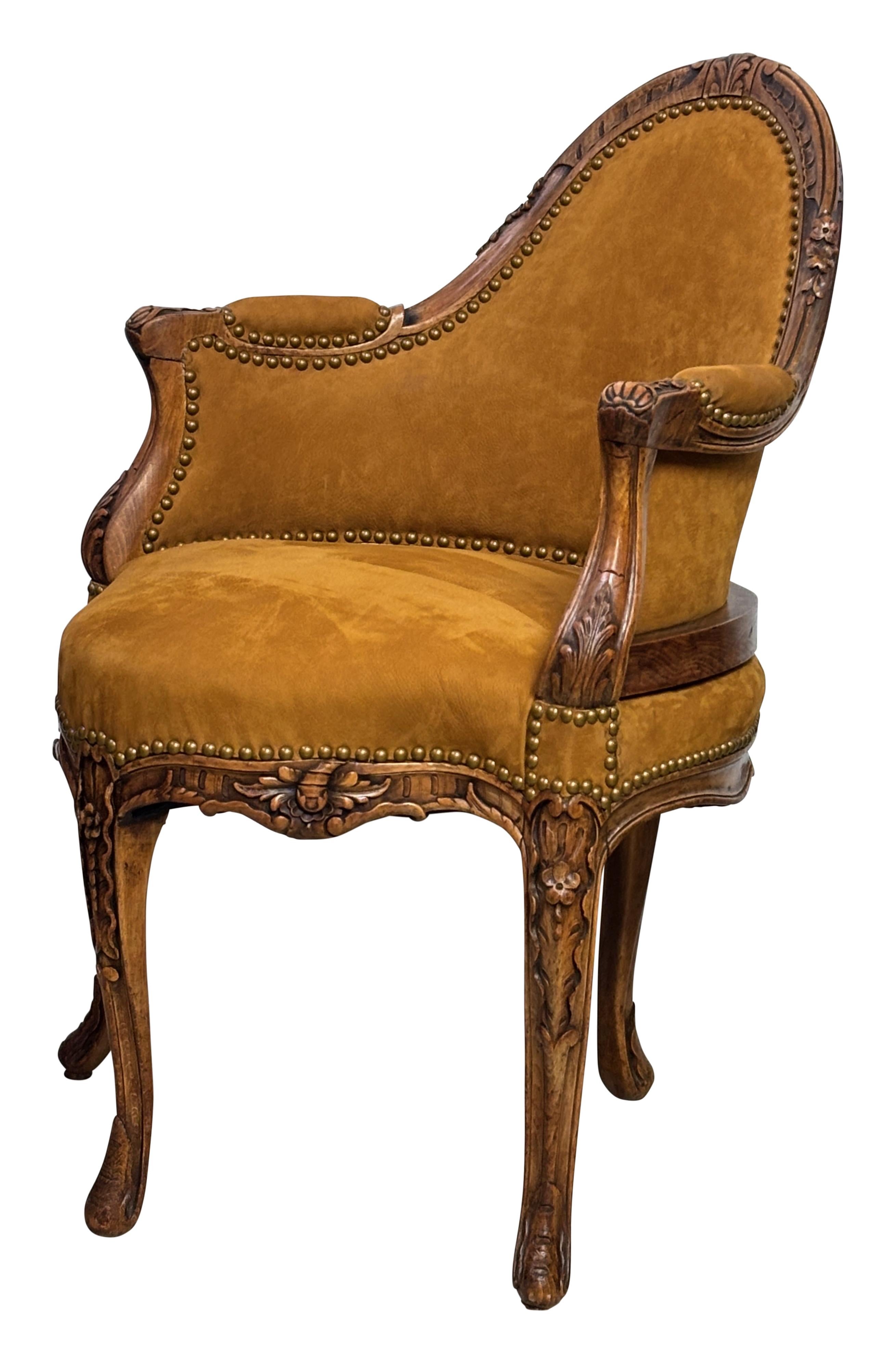 French Louis XV Style Fauteuil de Bureau Desk Chair, Early 19th Century (Handgeschnitzt) im Angebot