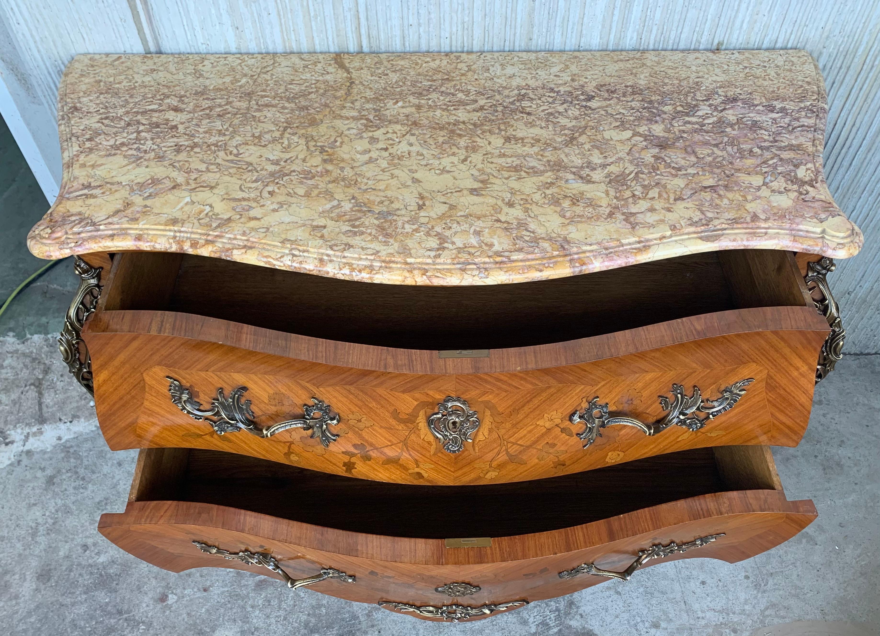 French Louis XV Style Fine Kingwood and Marquetry Ormolu Mounted Bombe Commode For Sale 7