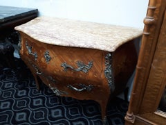 French Louis XV Style Fine Kingwood and Marquetry Ormolu Mounted Bombe Commode