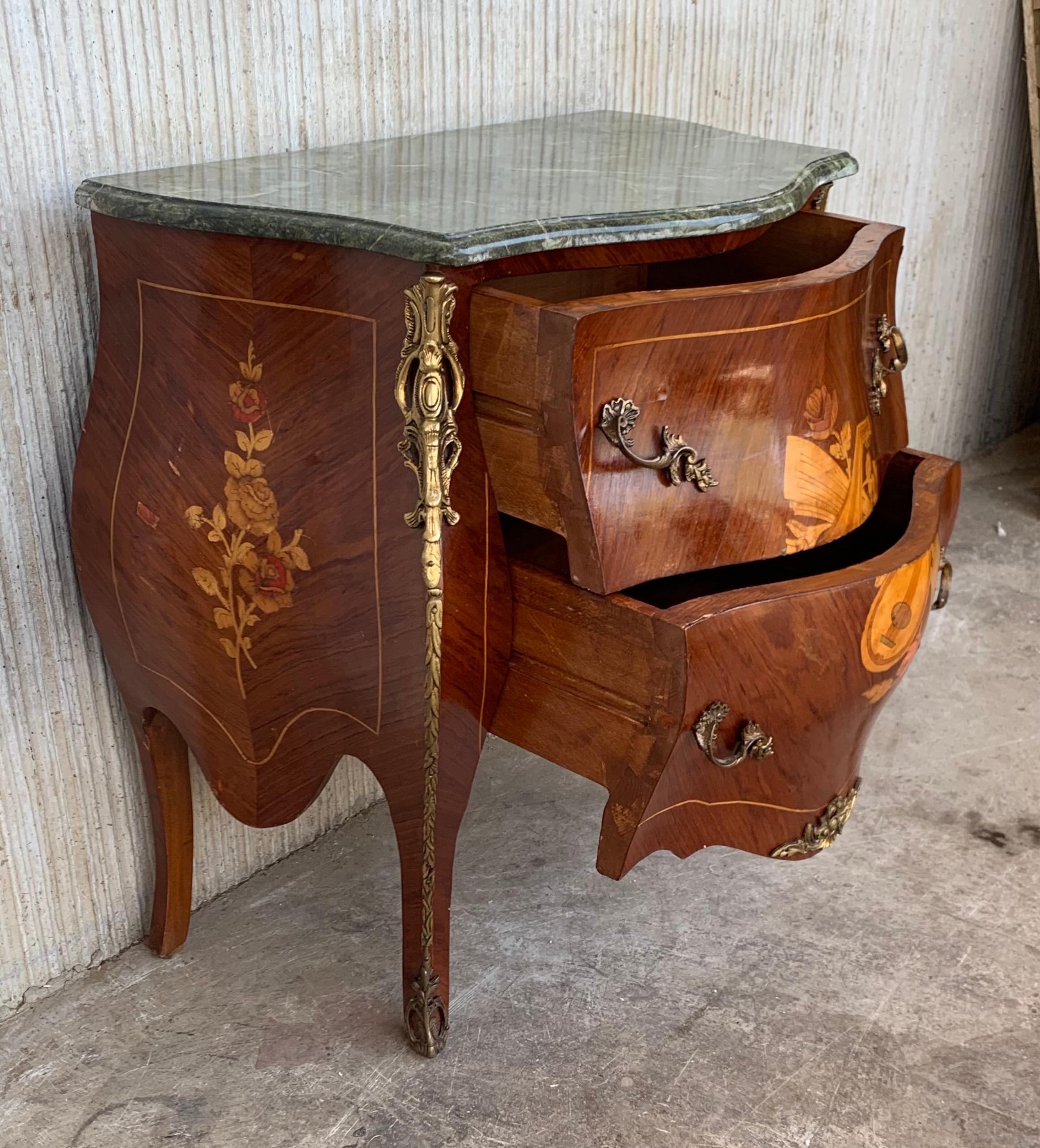 French Louis XV Style Fine Kingwood and Marquetry Ormolu Mounted Bombe Commode For Sale 3