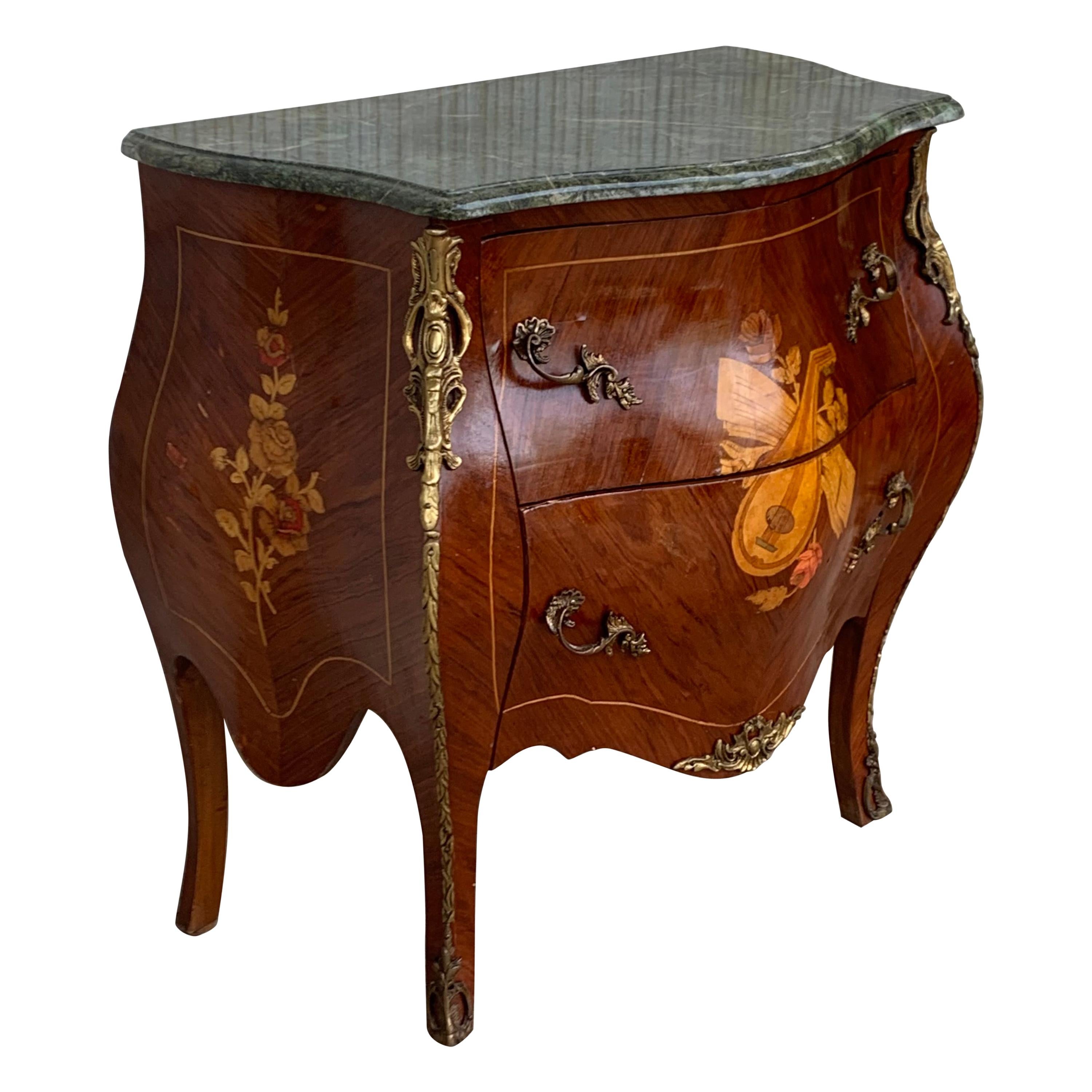 French Louis XV Style Fine Kingwood and Marquetry Ormolu Mounted Bombe Commode For Sale