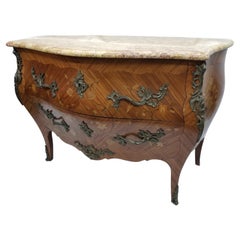 French Louis XV Style Fine Kingwood and Marquetry Ormolu Mounted Bombe Commode