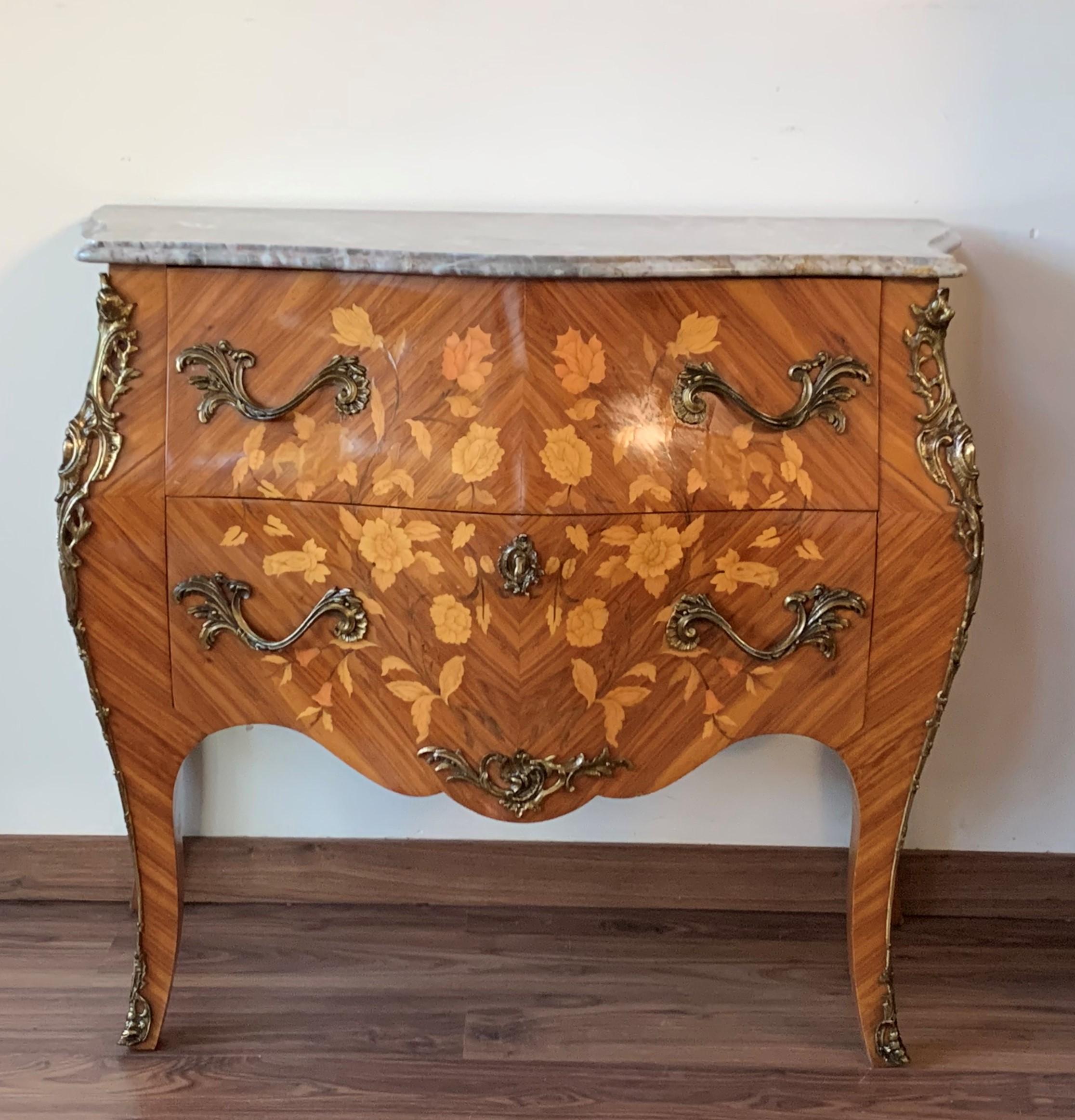 Bronze French Louis XV Style Fine Kingwood and Marquetry Ormolu Mounted Bombe Commode For Sale