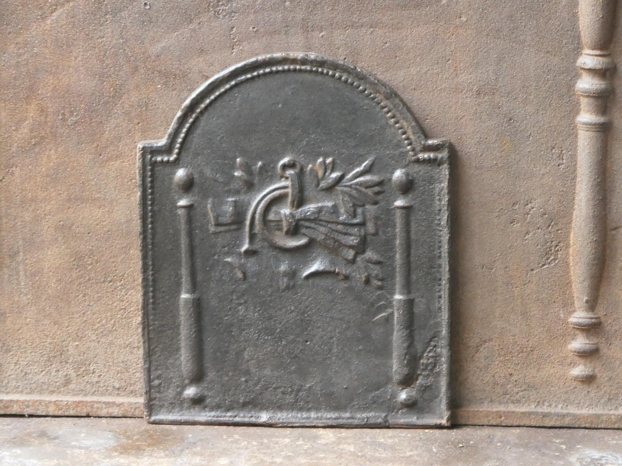 Französischer Kamin im Louis-XV-Stil mit Kaminschirm und Rückwand, 20. Jahrhundert (Gegossen) im Angebot