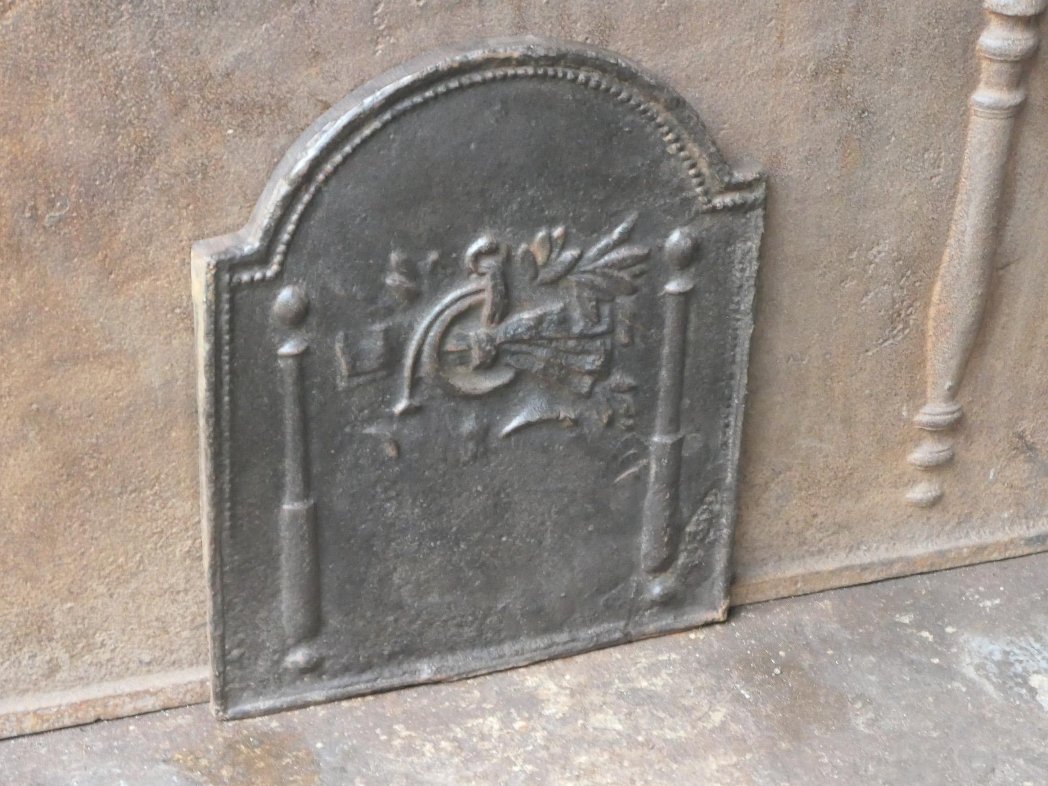 Französischer Kamin im Louis-XV-Stil mit Kaminschirm und Rückwand, 20. Jahrhundert (Eisen) im Angebot
