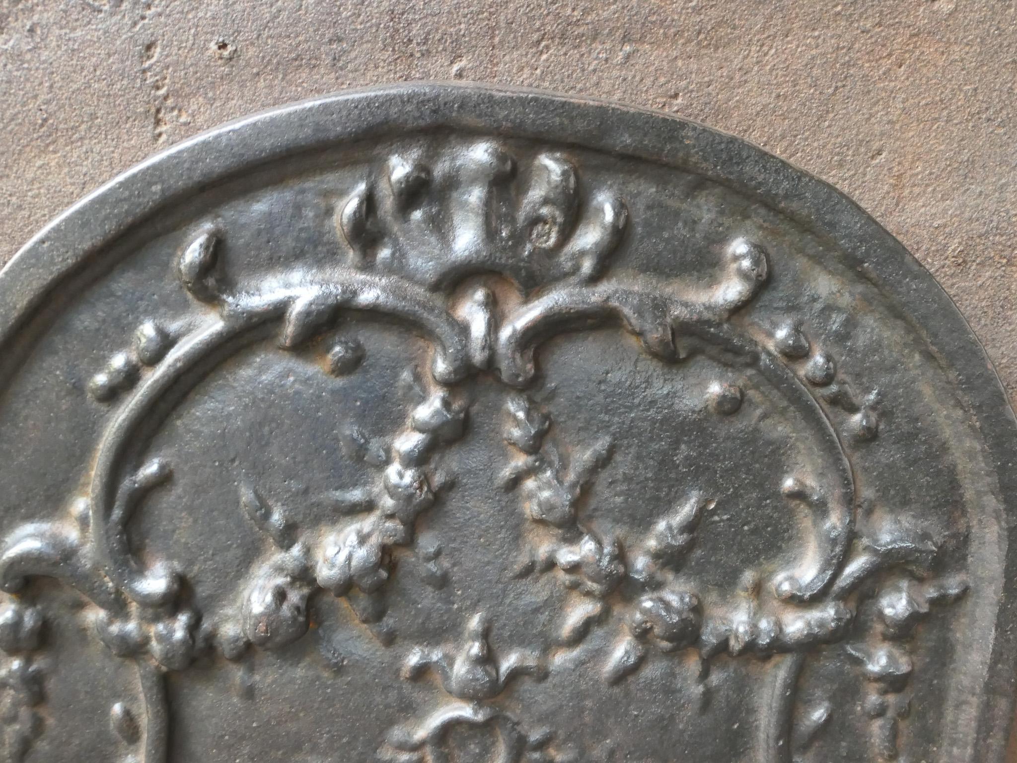 Französischer Kamin im Louis-XV-Stil mit Kaminschirm und Rückwand, 20. Jahrhundert im Angebot 1