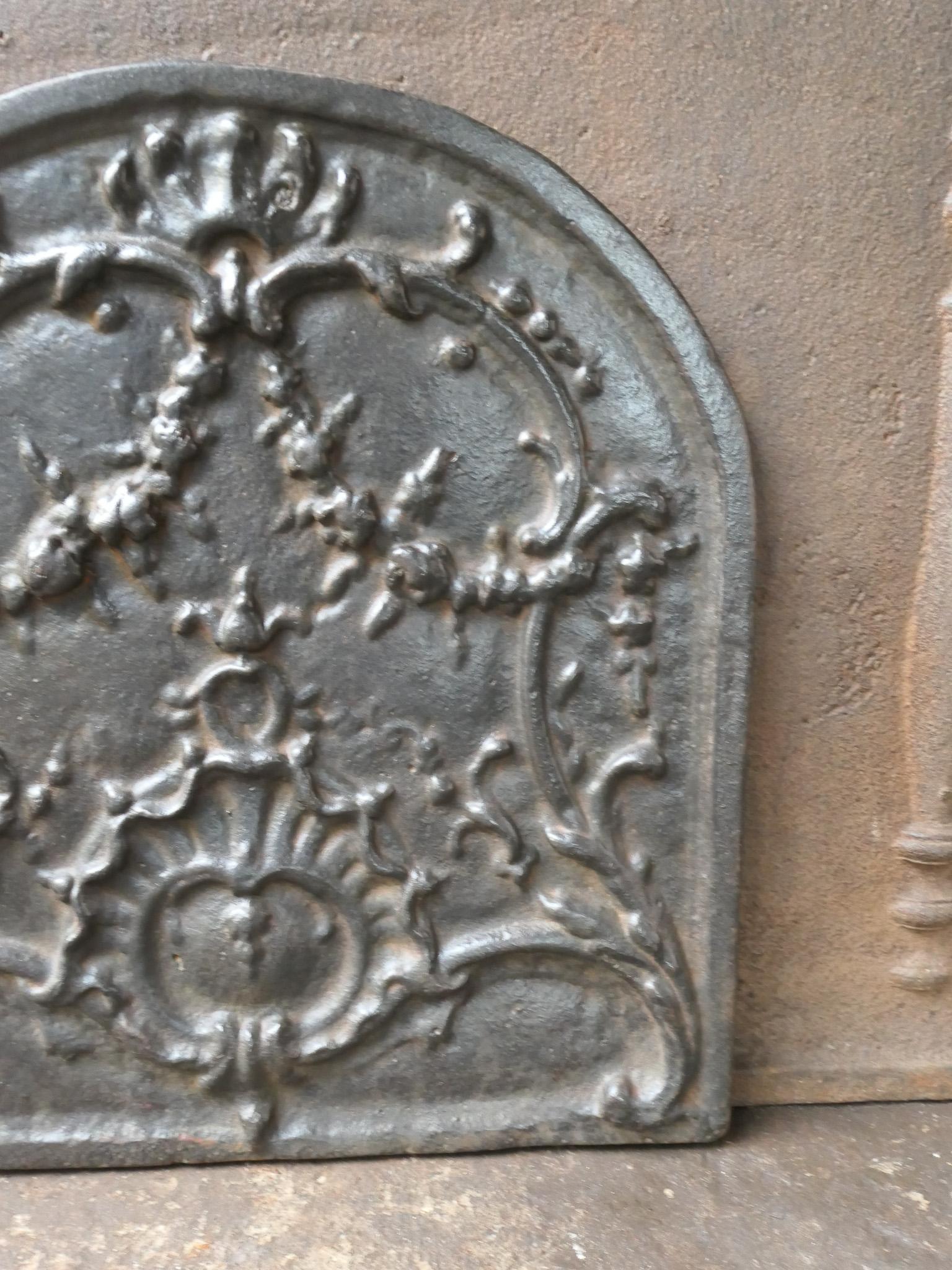 Französischer Kamin im Louis-XV-Stil mit Kaminschirm und Rückwand, 20. Jahrhundert im Angebot 3