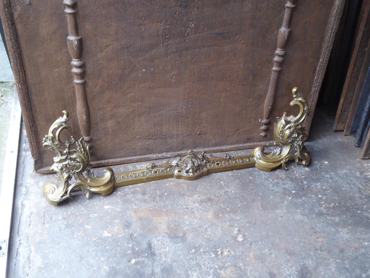 French Louis XV Style Fireplace Fender In Good Condition In Amerongen, NL