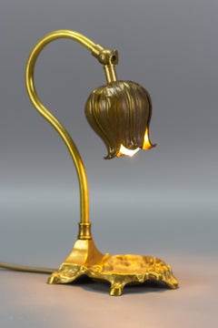 French Louis XV Style Flower and Seashell Shaped Brass Table Lamp